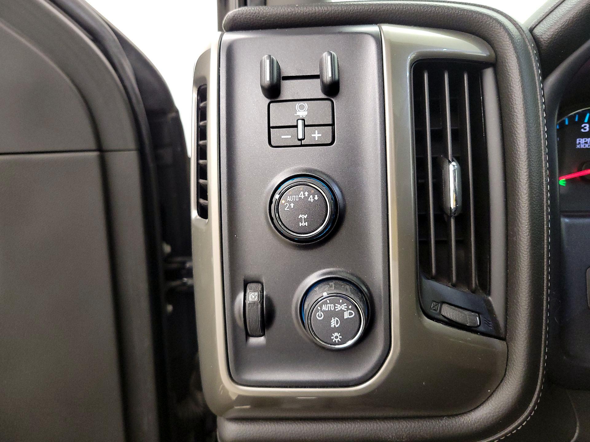 Thumbnail: 2018 Chevrolet Silverado 1500 - 13