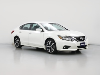 White 2017 Nissan Altima SR