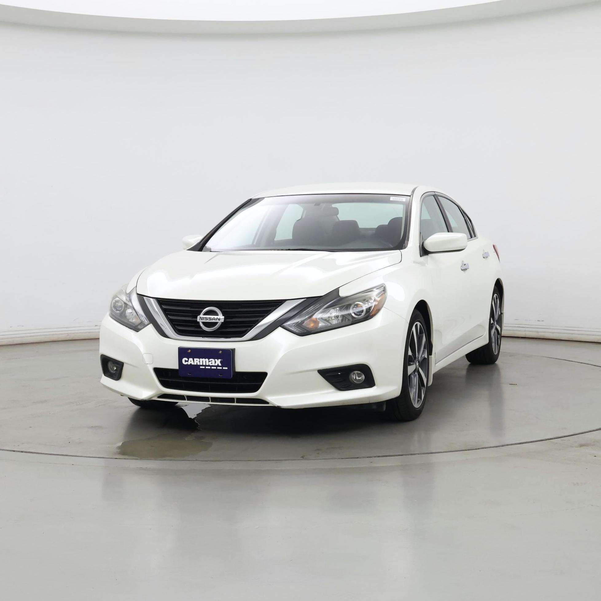 Thumbnail: 2017 Nissan Altima - 4