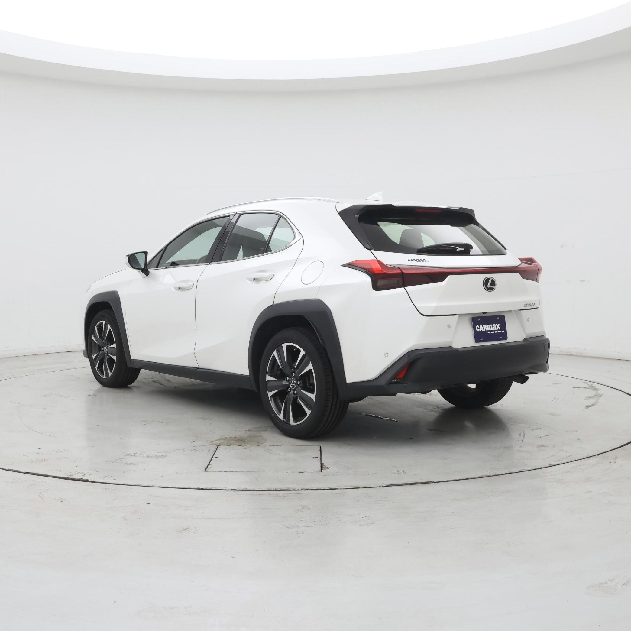 Thumbnail: 2021 Lexus UX - 2