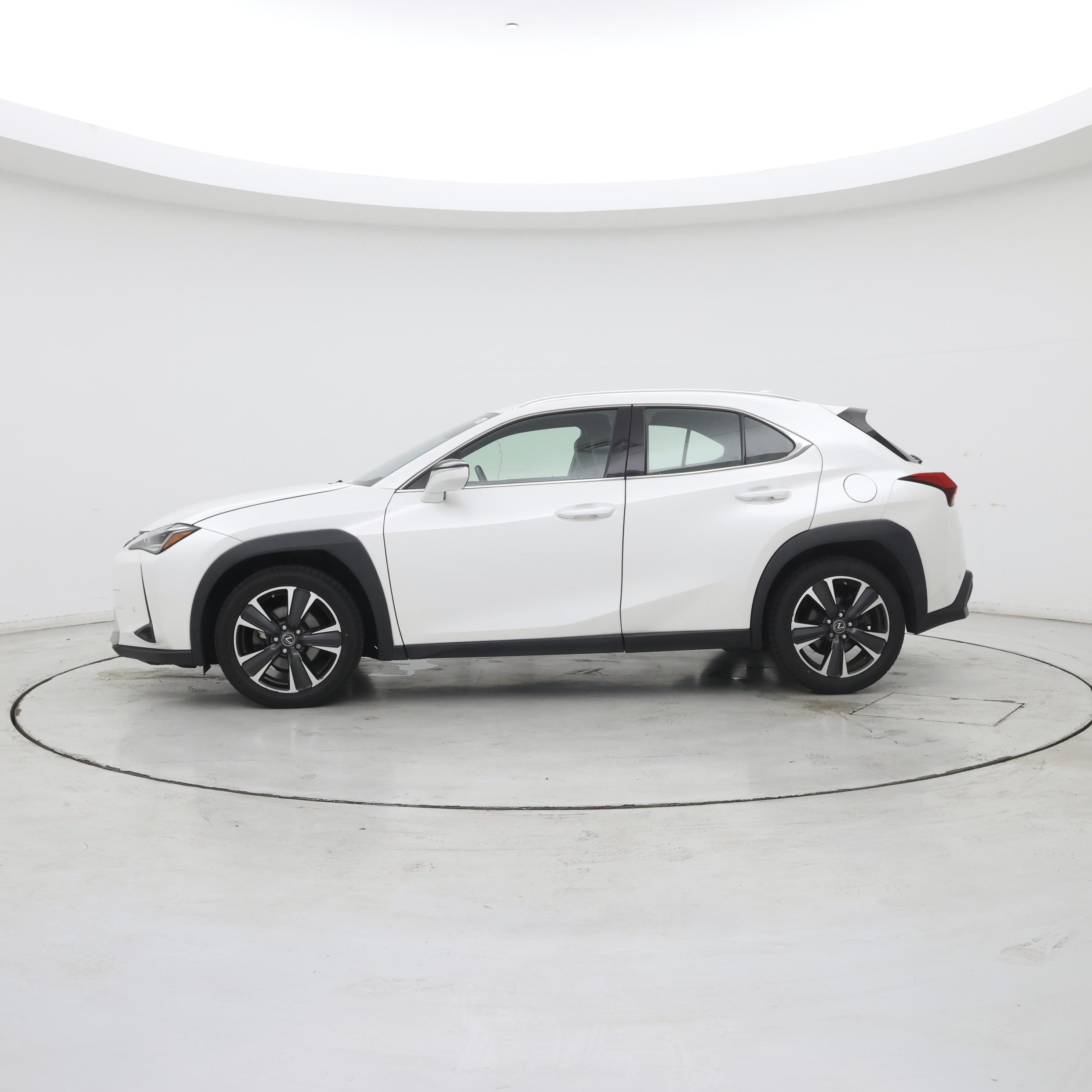 Thumbnail: 2021 Lexus UX - 3