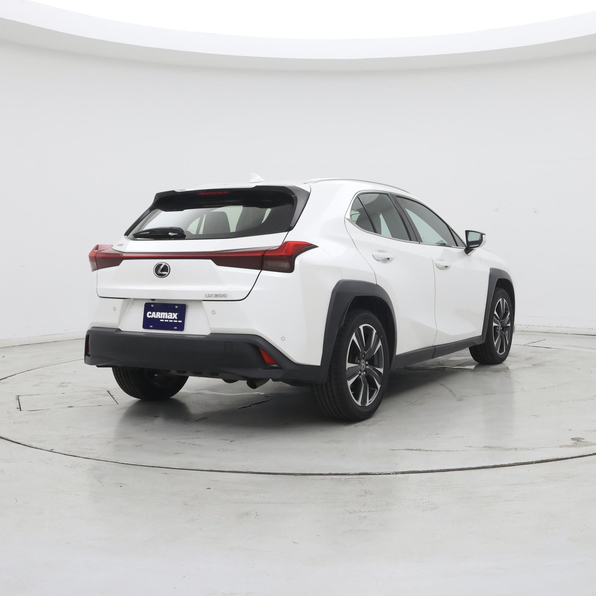 Thumbnail: 2021 Lexus UX - 8