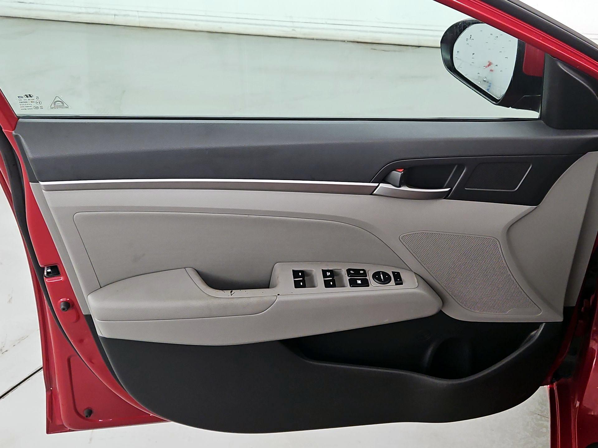 Thumbnail: 2017 Hyundai Elantra - 12