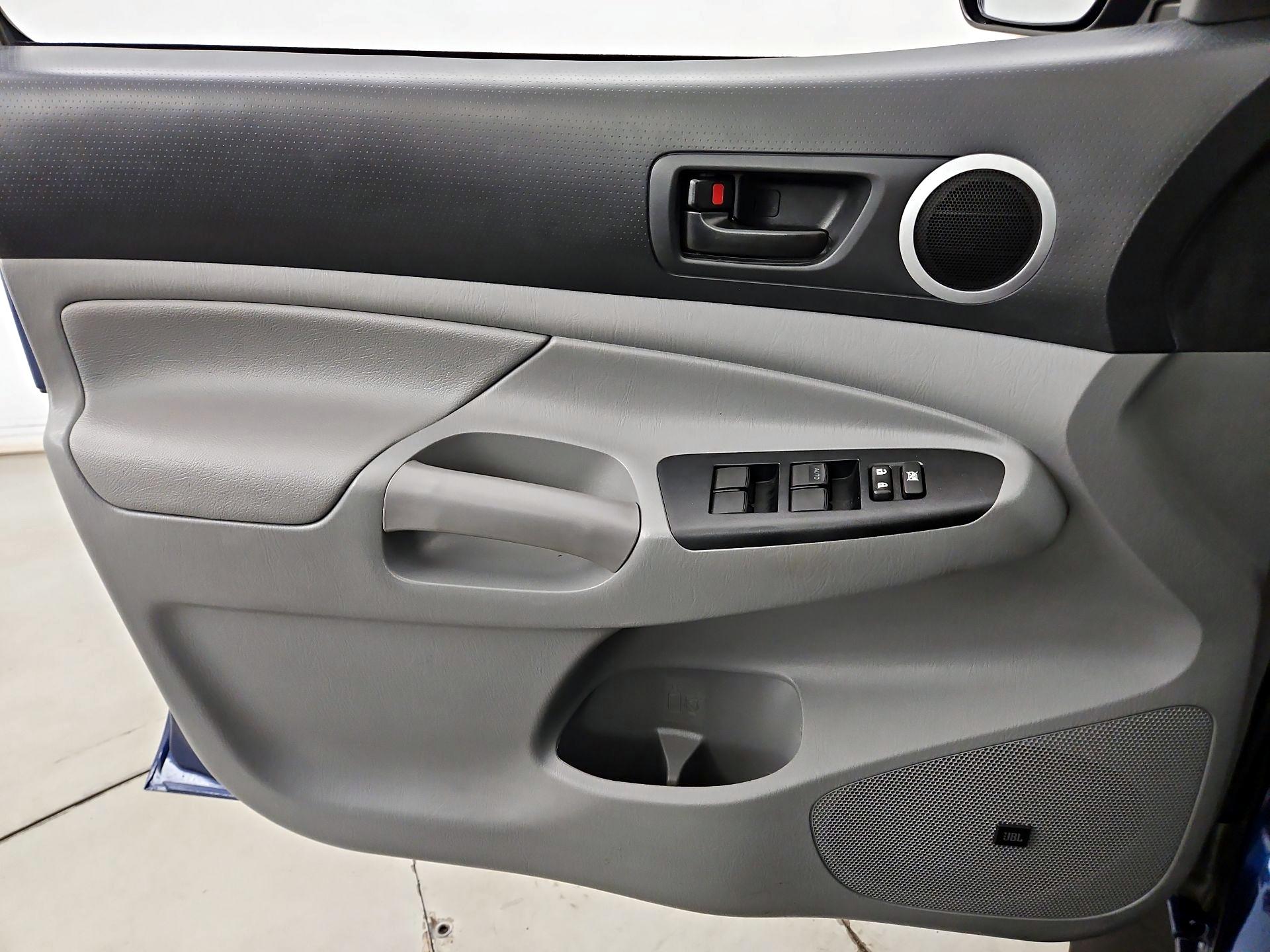 Thumbnail: 2015 Toyota Tacoma - 12