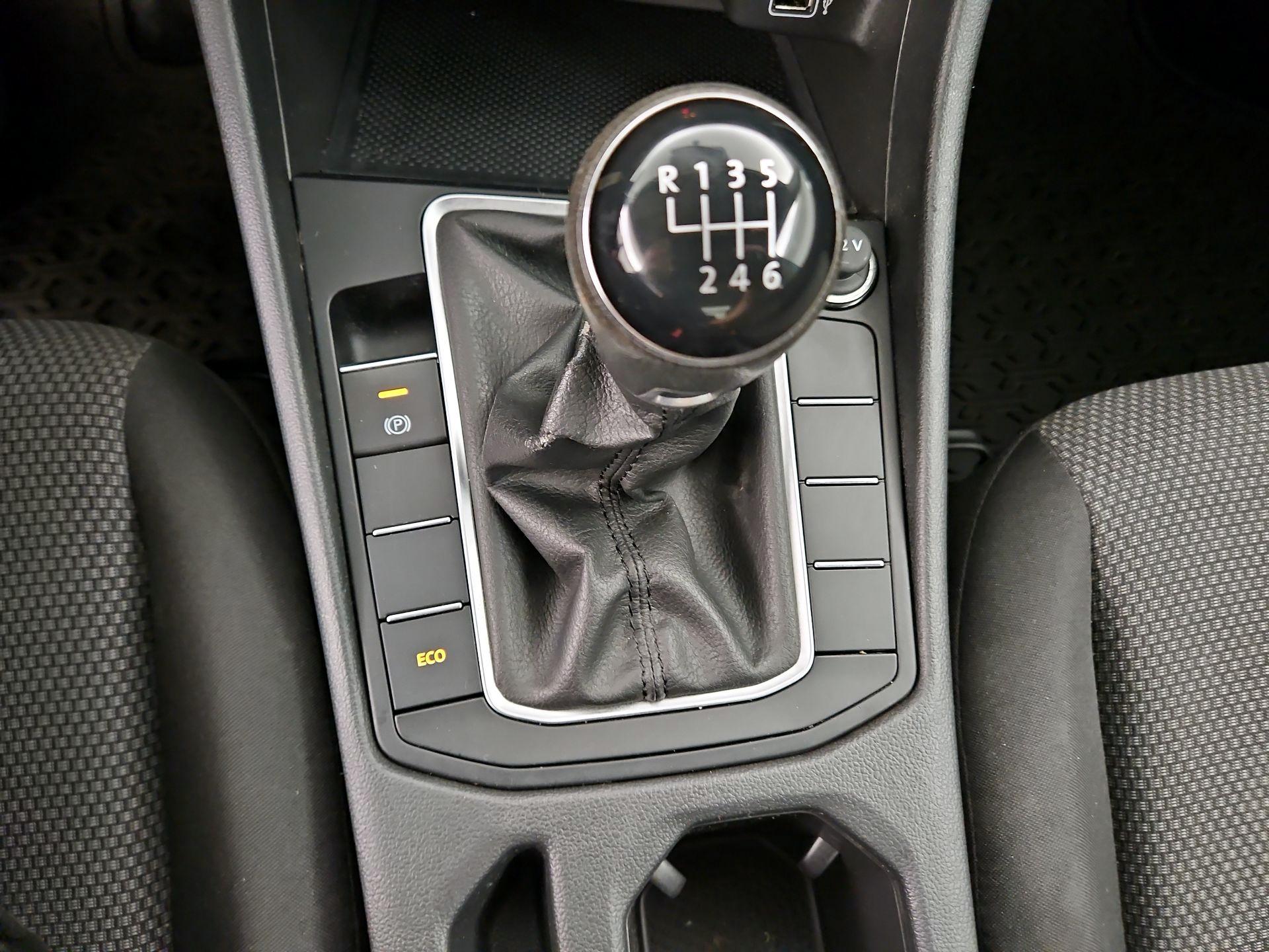 Thumbnail: 2019 Volkswagen Jetta - 17