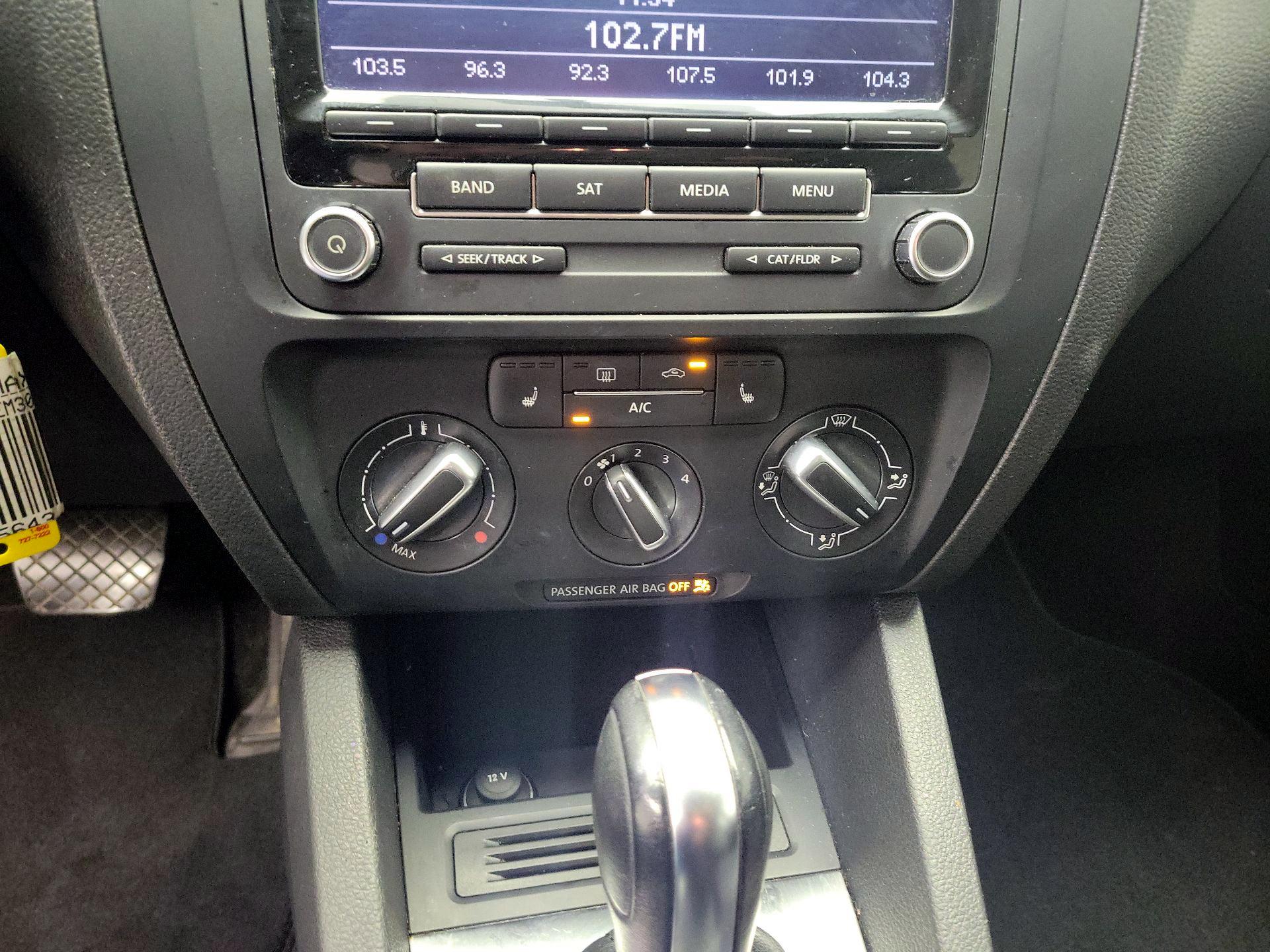 Thumbnail: 2014 Volkswagen Jetta - 15