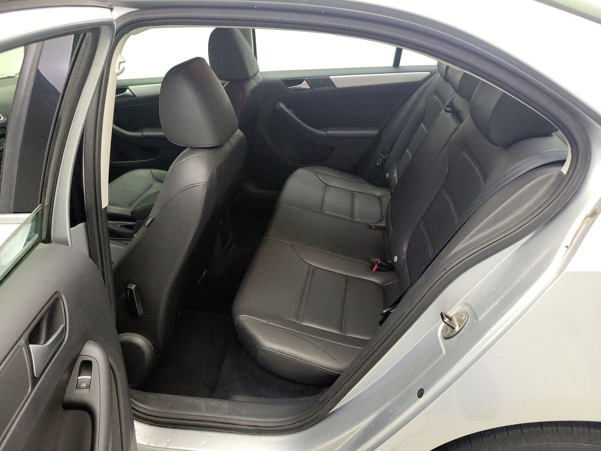 Thumbnail: 2014 Volkswagen Jetta - 18