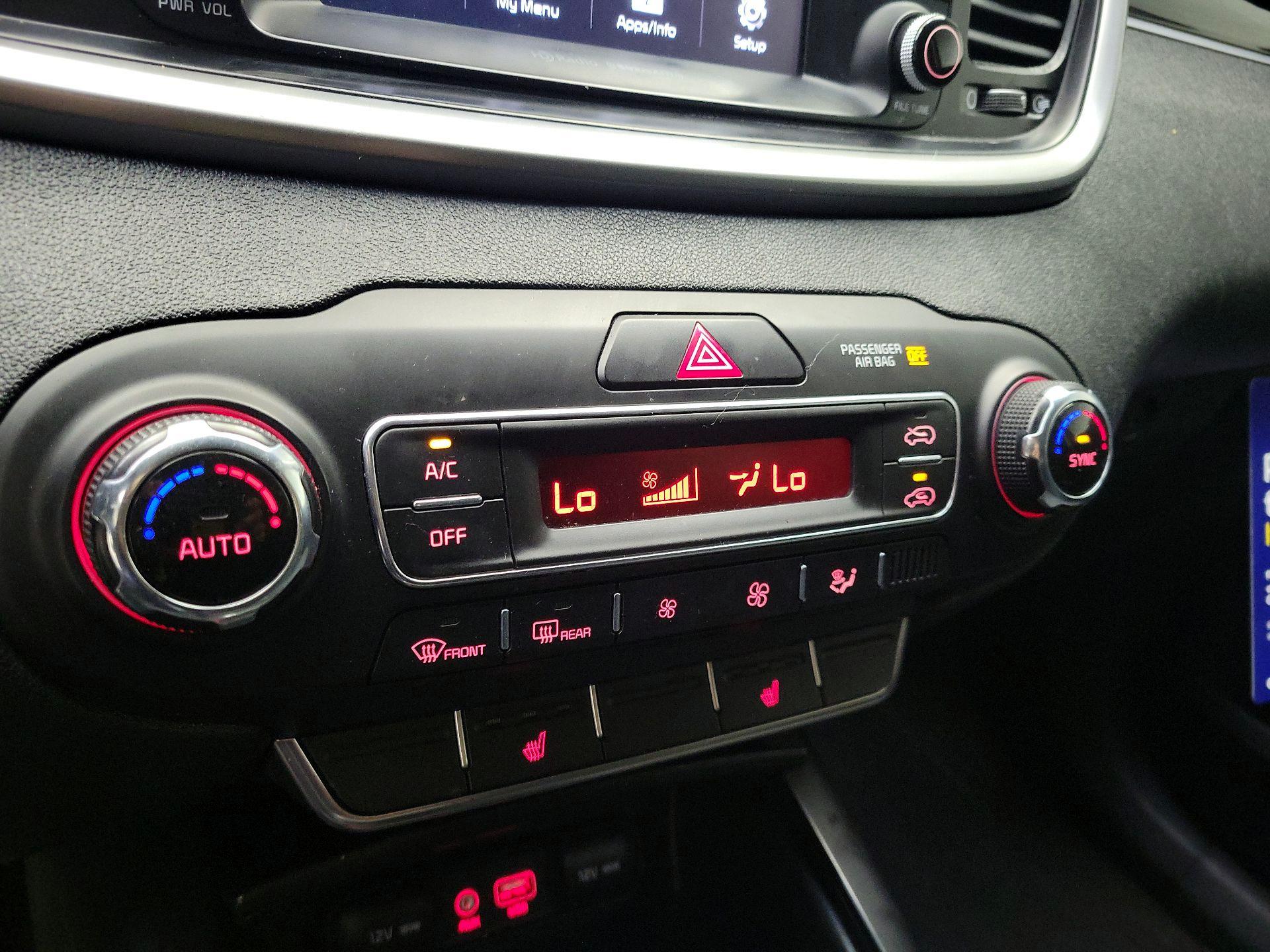 Thumbnail: 2019 Kia Sorento - 16