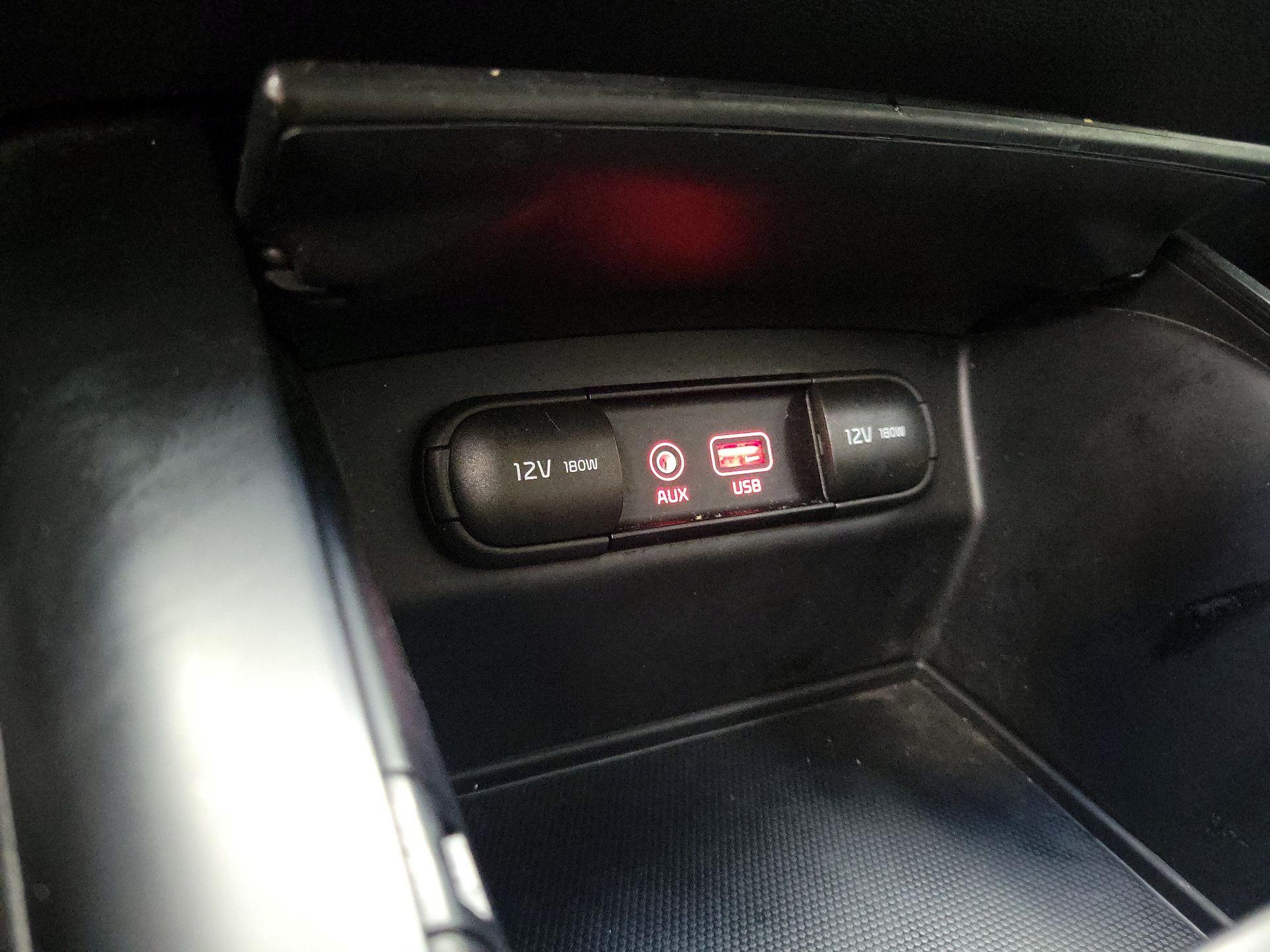 Thumbnail: 2019 Kia Sorento - 18