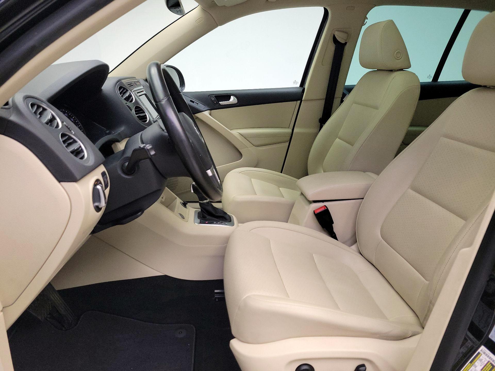 Thumbnail: 2017 Volkswagen Tiguan - 11
