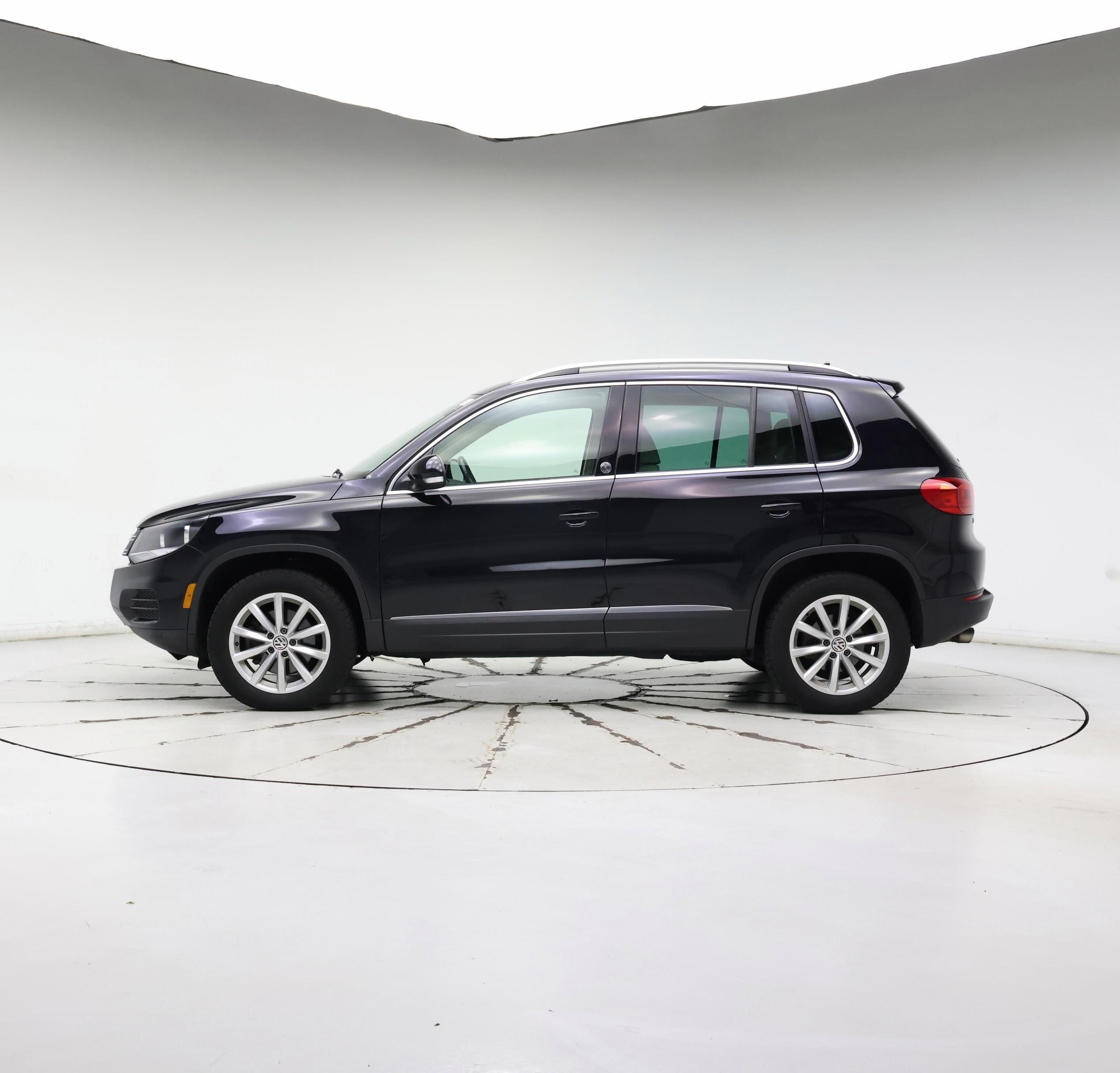 Thumbnail: 2017 Volkswagen Tiguan - 3
