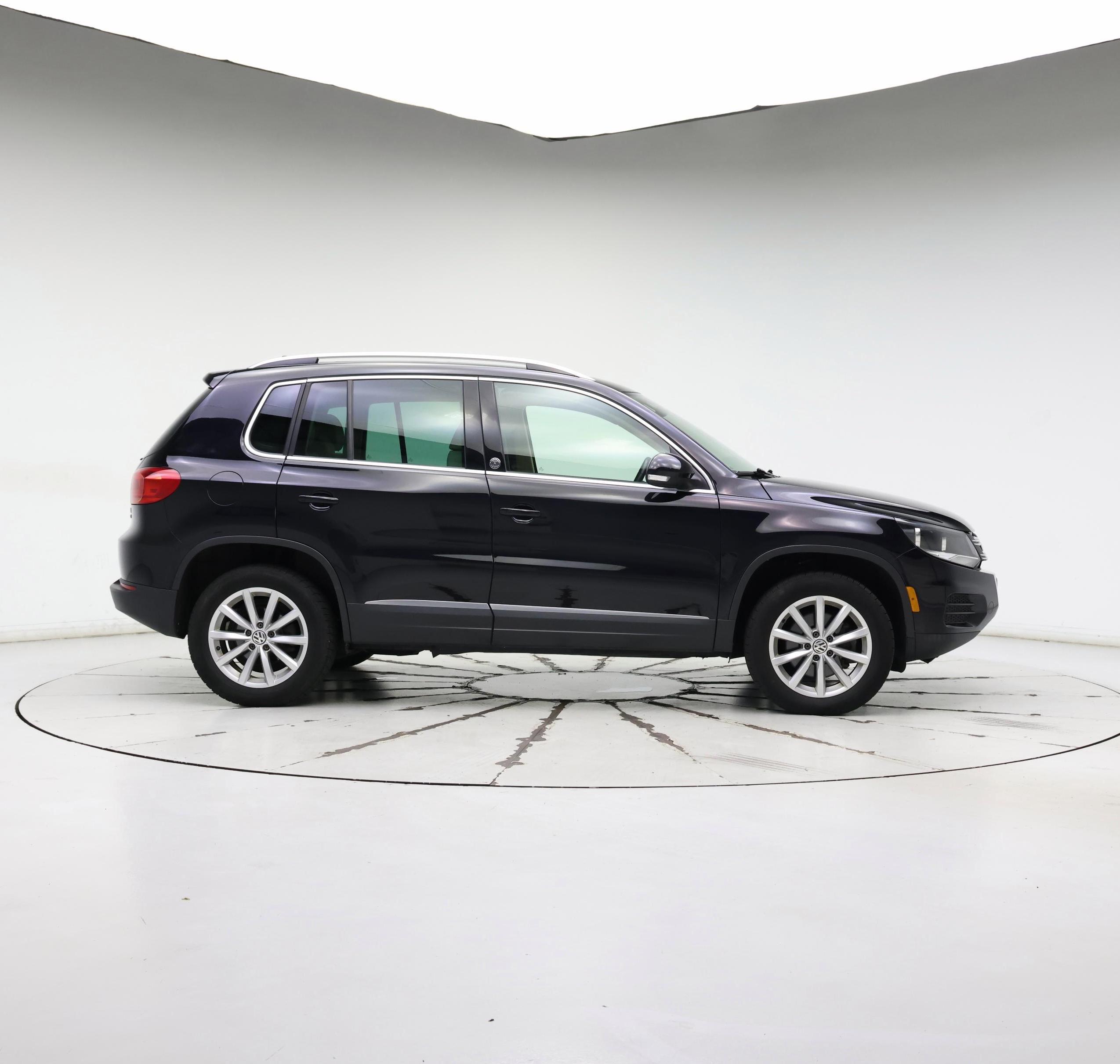 Thumbnail: 2017 Volkswagen Tiguan - 7