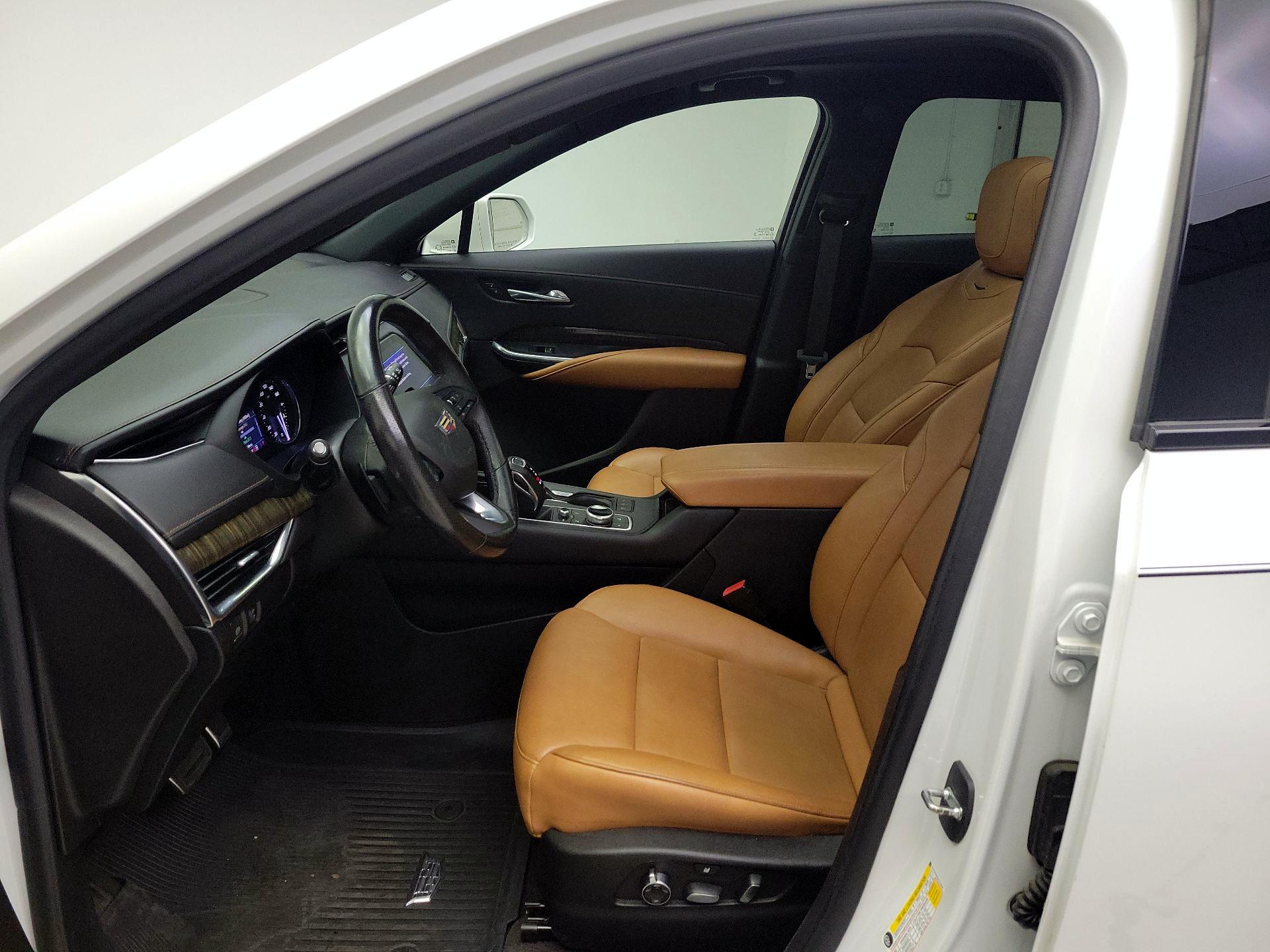 Thumbnail: 2019 Cadillac XT4 - 11