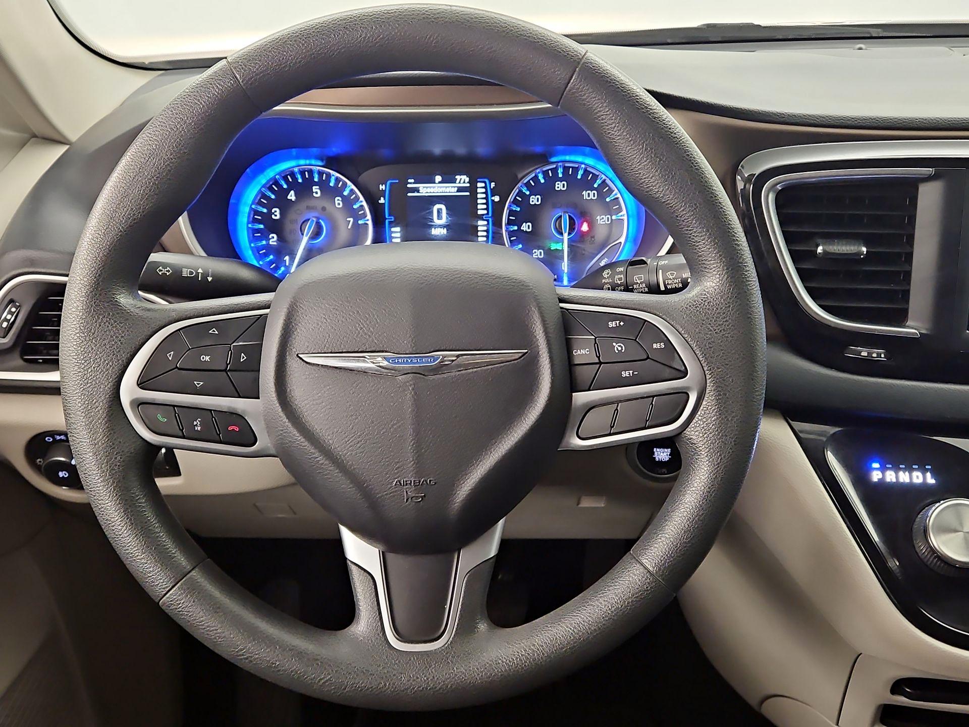 Thumbnail: 2018 Chrysler Pacifica - 10