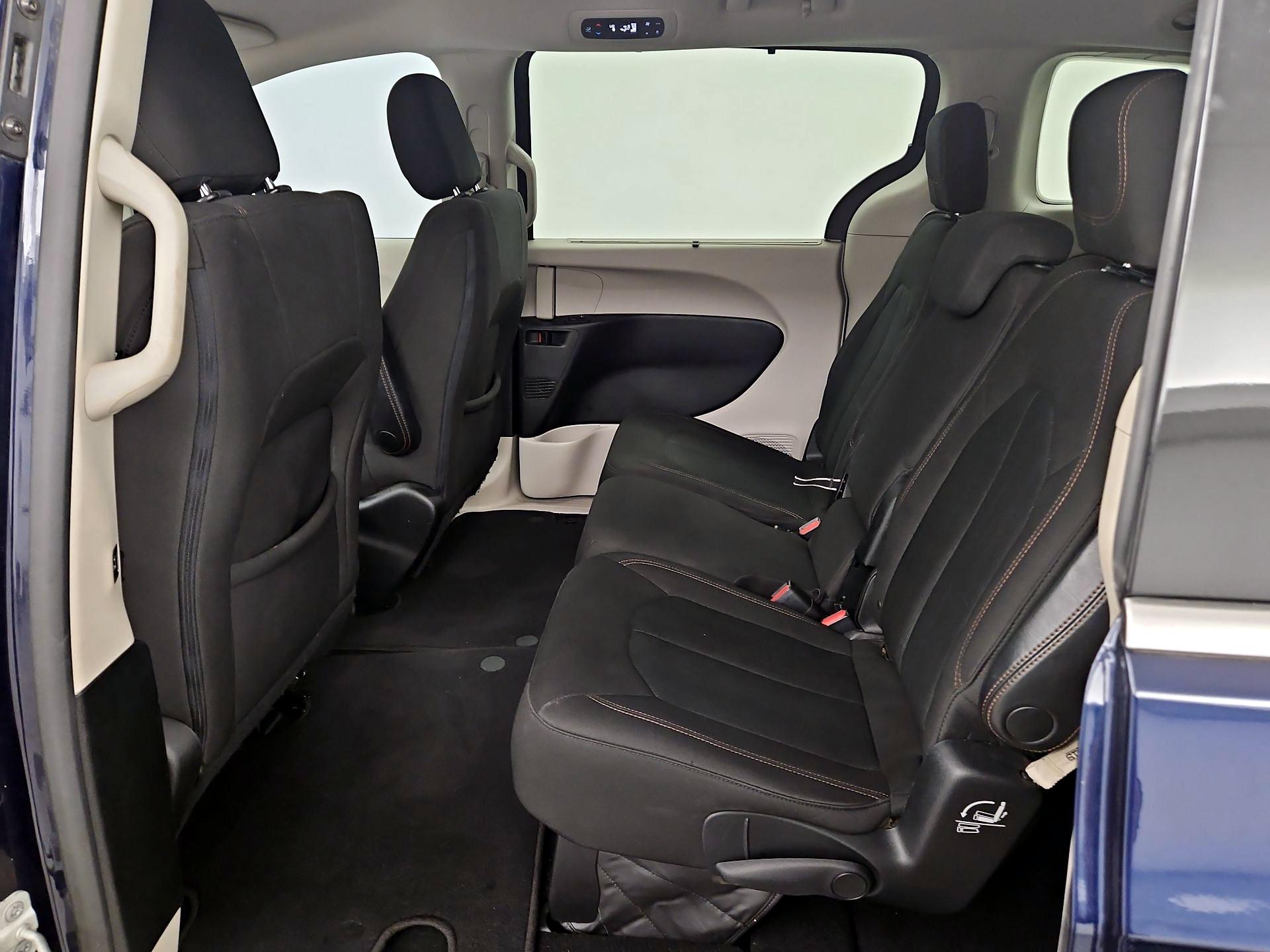 Thumbnail: 2018 Chrysler Pacifica - 19