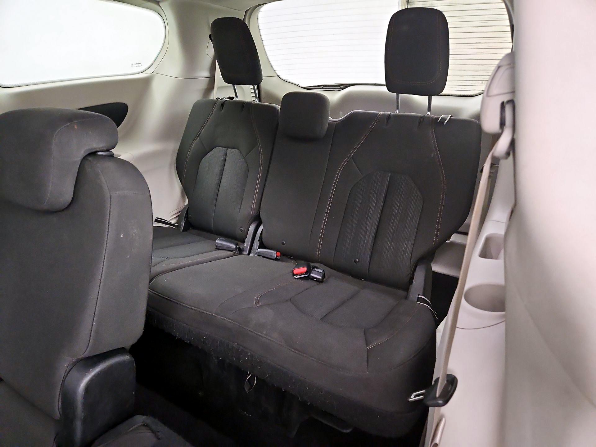 Thumbnail: 2018 Chrysler Pacifica - 20