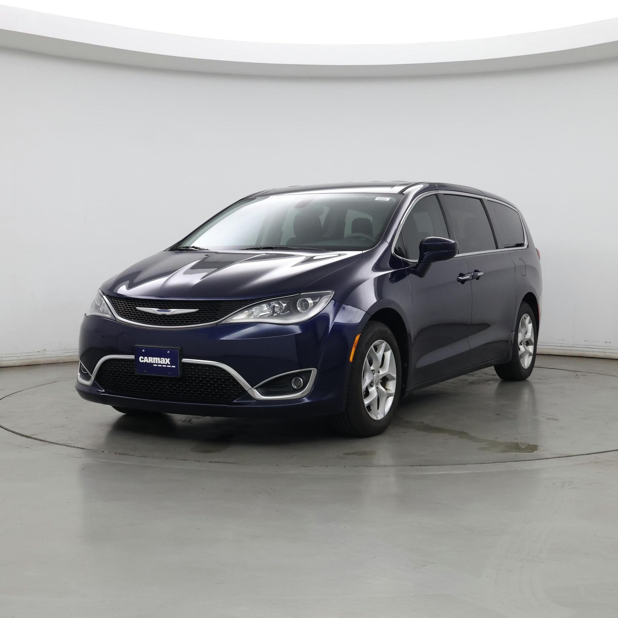 Thumbnail: 2018 Chrysler Pacifica - 4