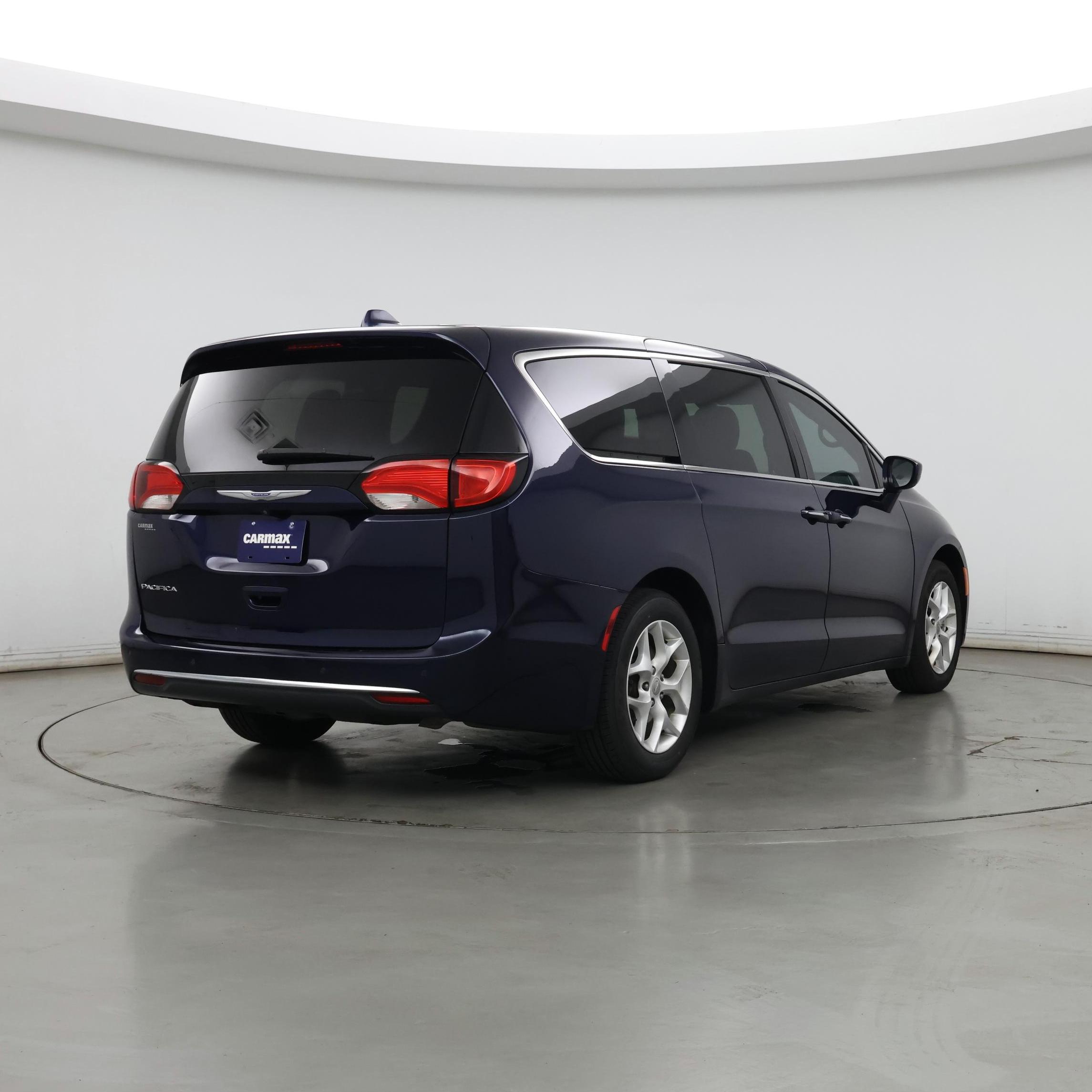 Thumbnail: 2018 Chrysler Pacifica - 8
