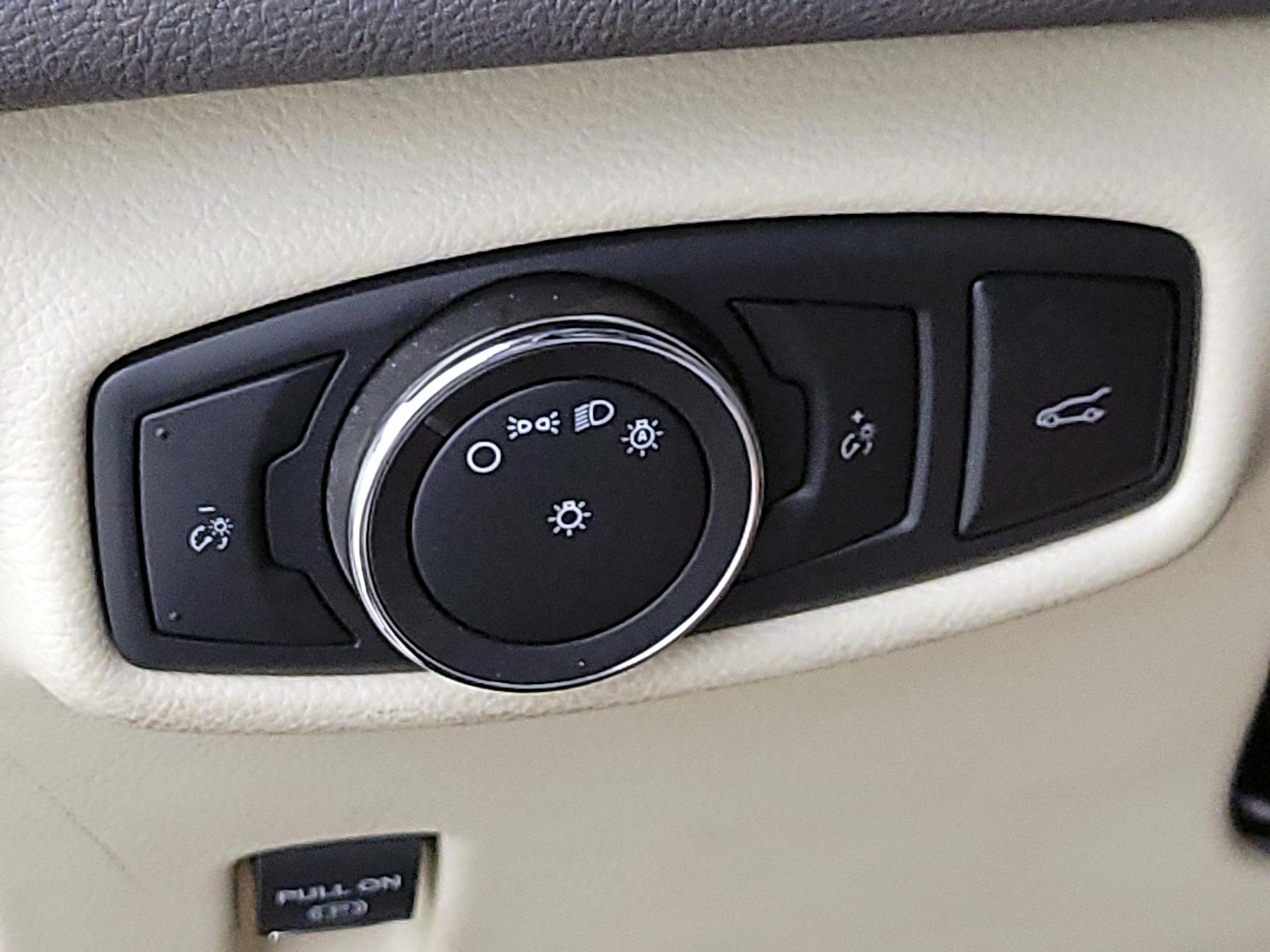 Thumbnail: 2015 Lincoln MKZ - 13