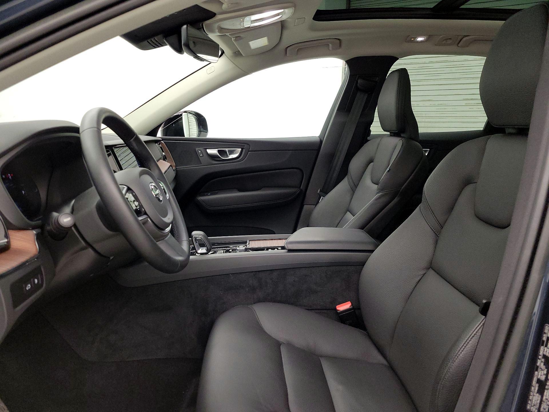 Thumbnail: 2023 Volvo XC60 - 11
