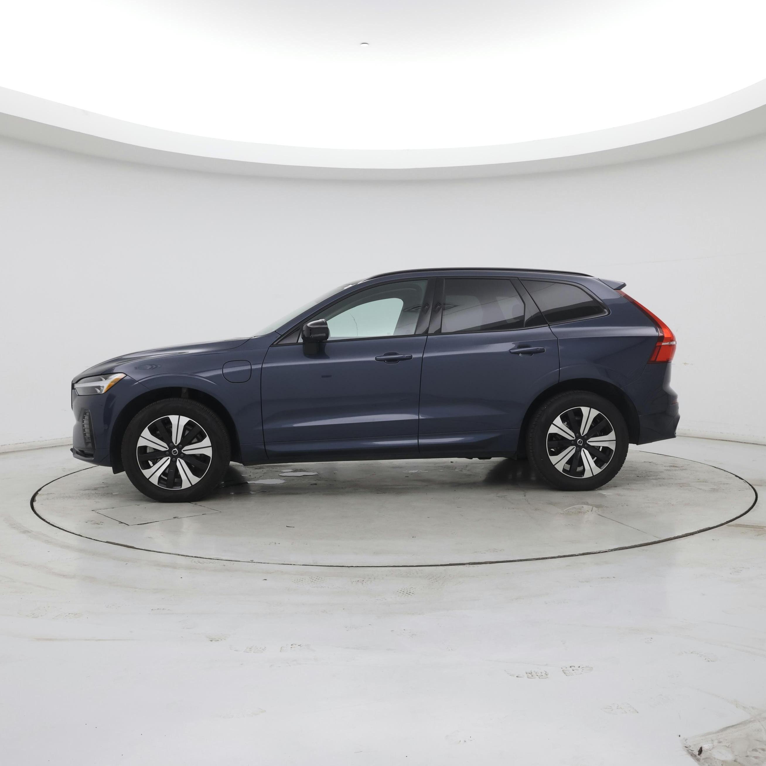 Thumbnail: 2023 Volvo XC60 - 3
