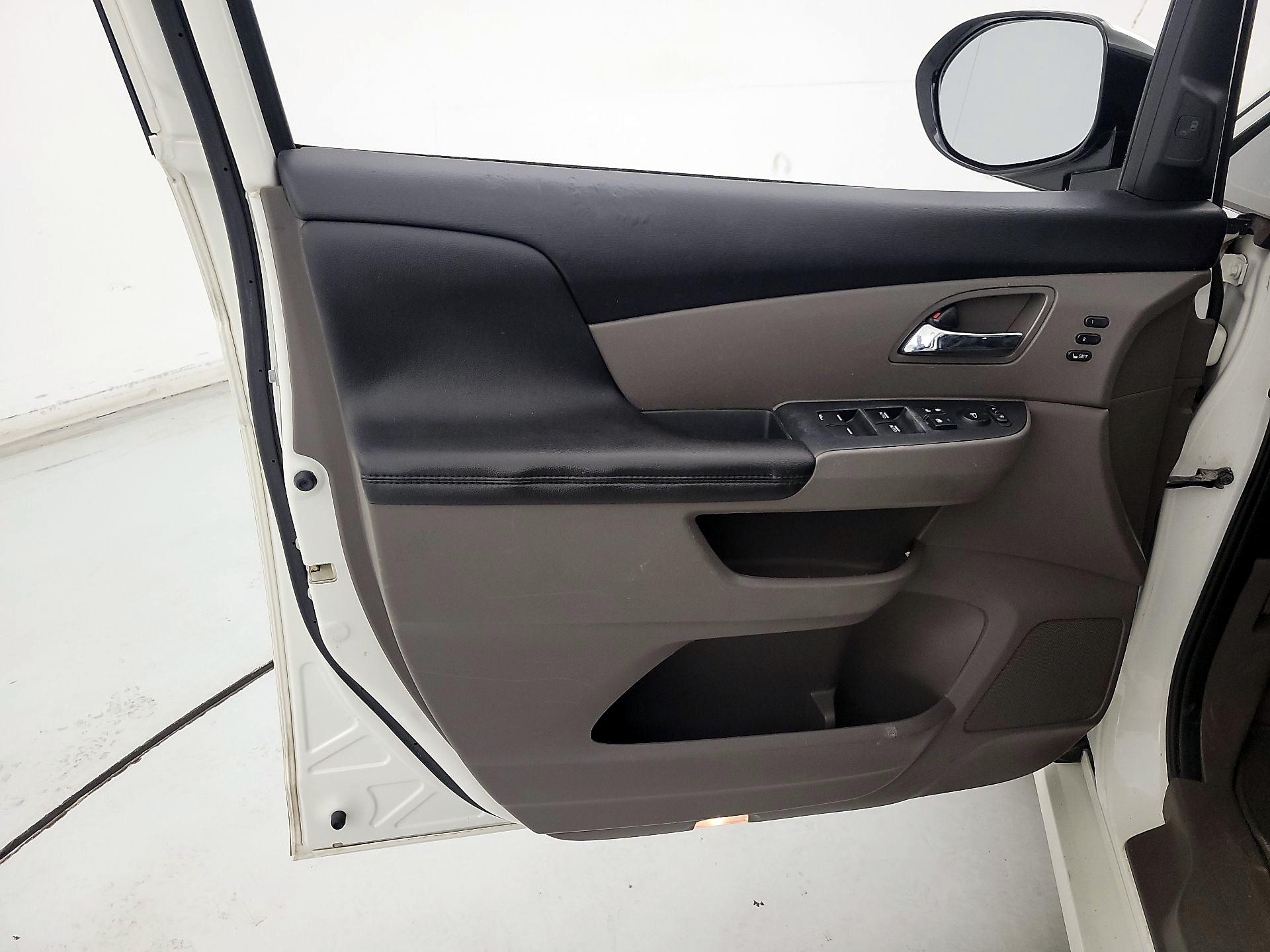 Thumbnail: 2016 Honda Odyssey - 12