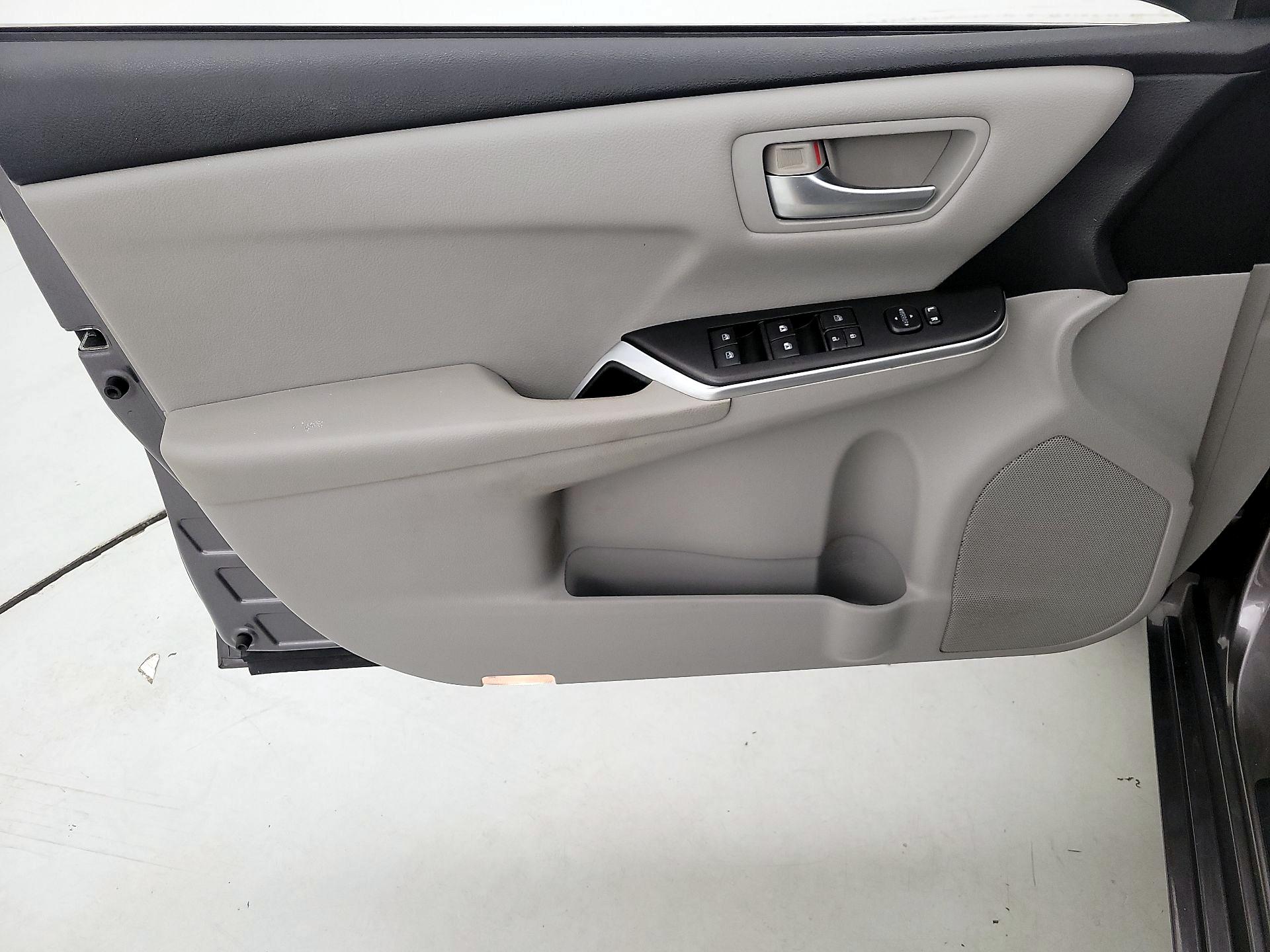 Thumbnail: 2015 Toyota Camry - 12