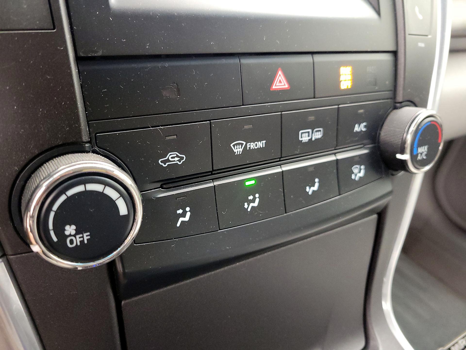 Thumbnail: 2015 Toyota Camry - 15
