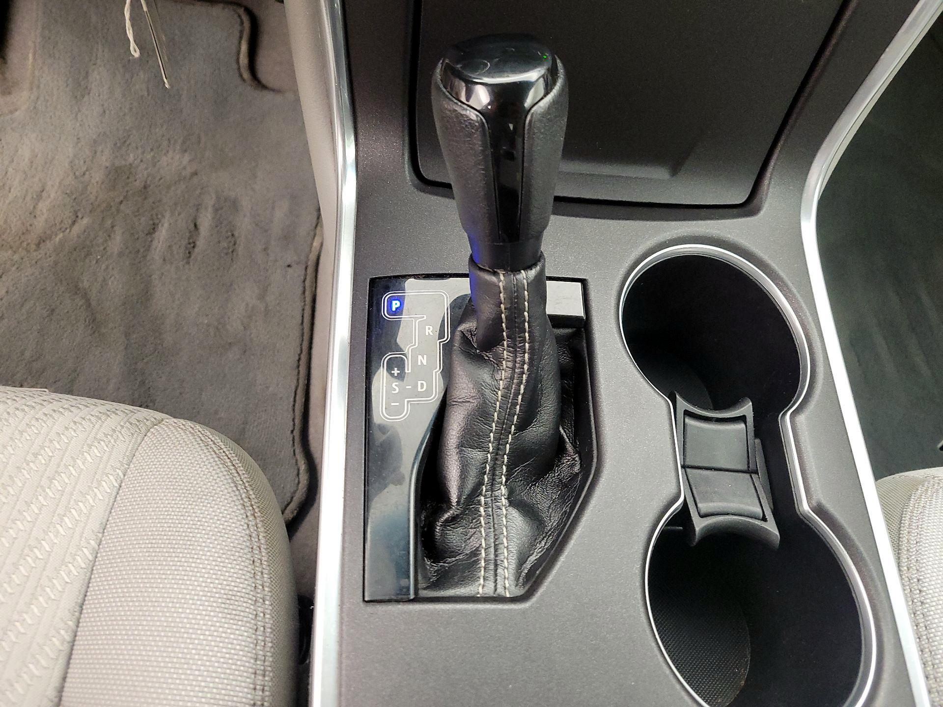 Thumbnail: 2015 Toyota Camry - 16