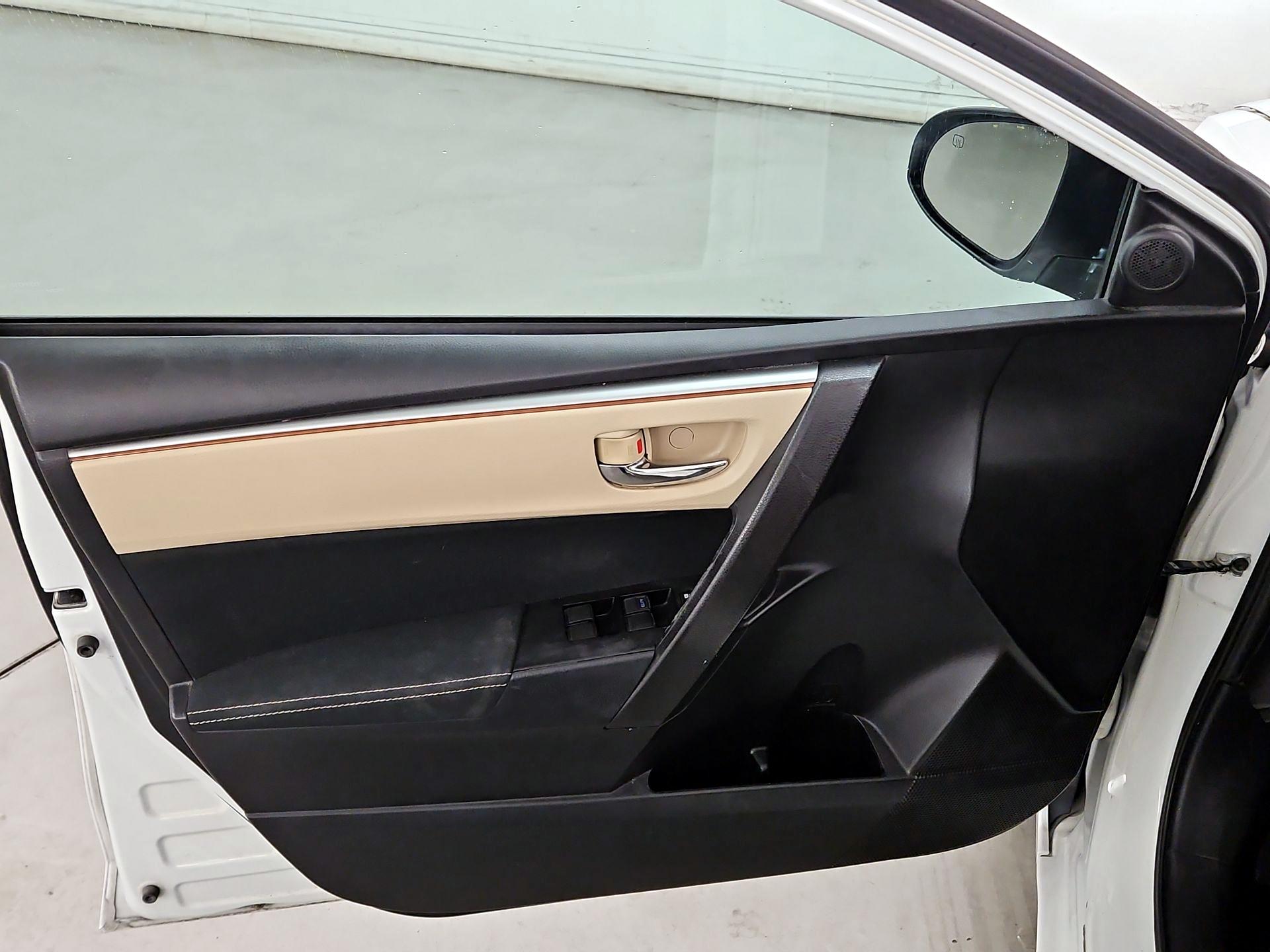 Thumbnail: 2015 Toyota Corolla - 12