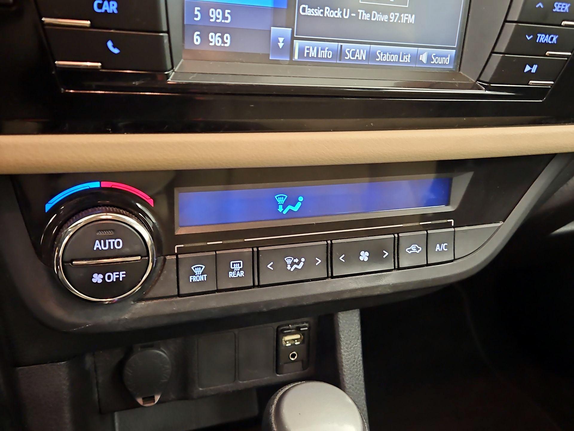 Thumbnail: 2015 Toyota Corolla - 16