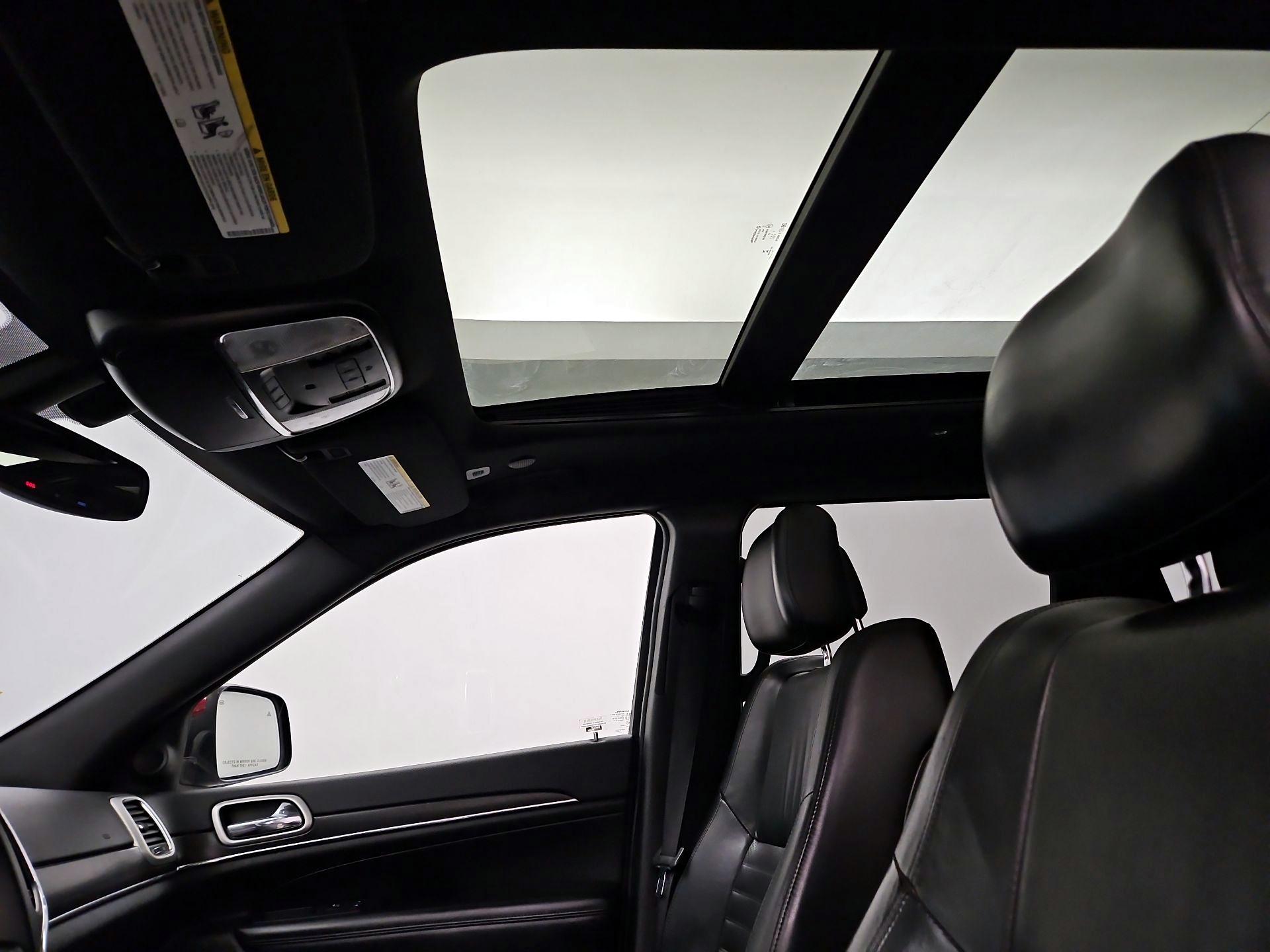 Thumbnail: 2018 Jeep Grand Cherokee - 20