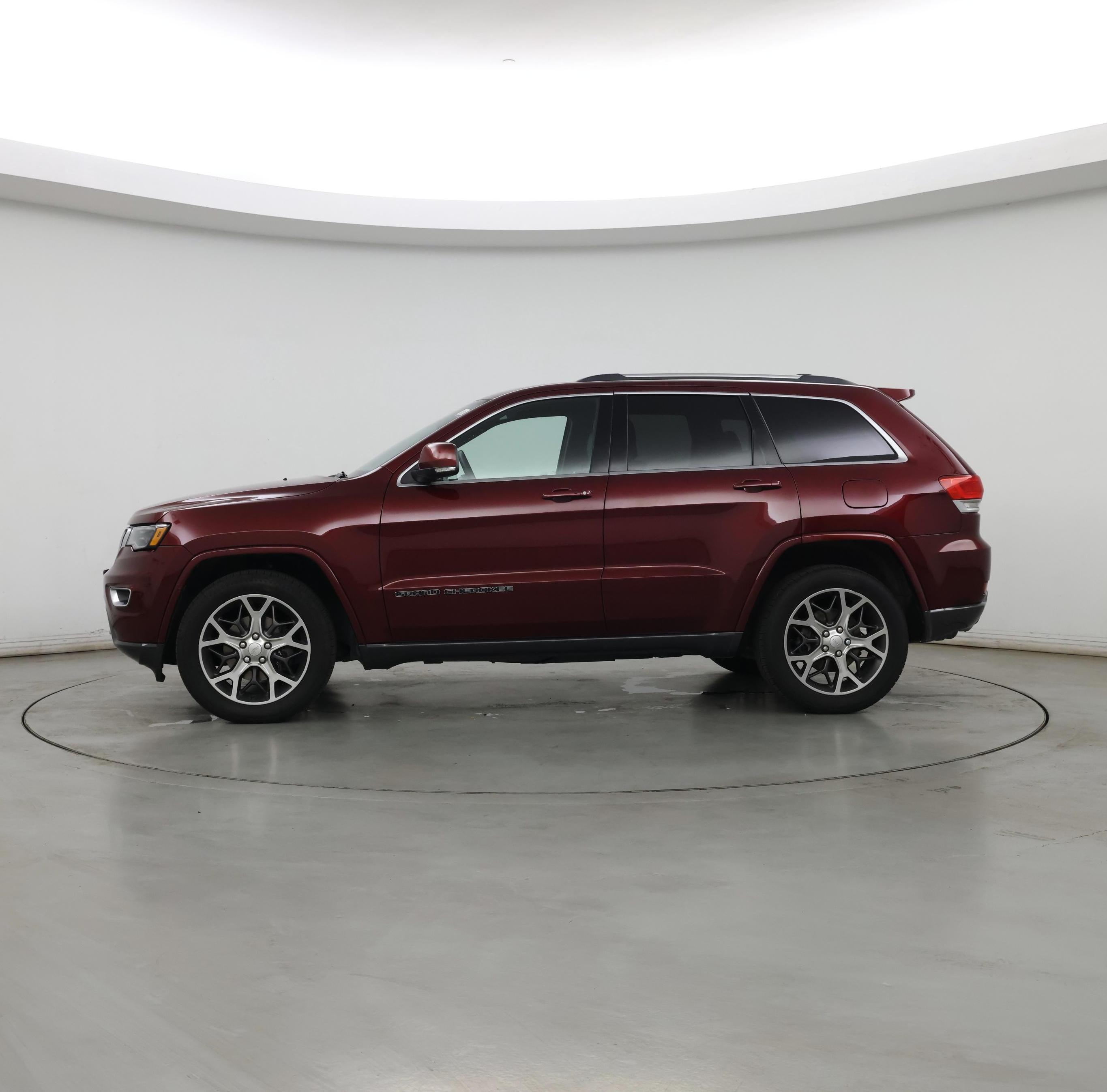 Thumbnail: 2018 Jeep Grand Cherokee - 3