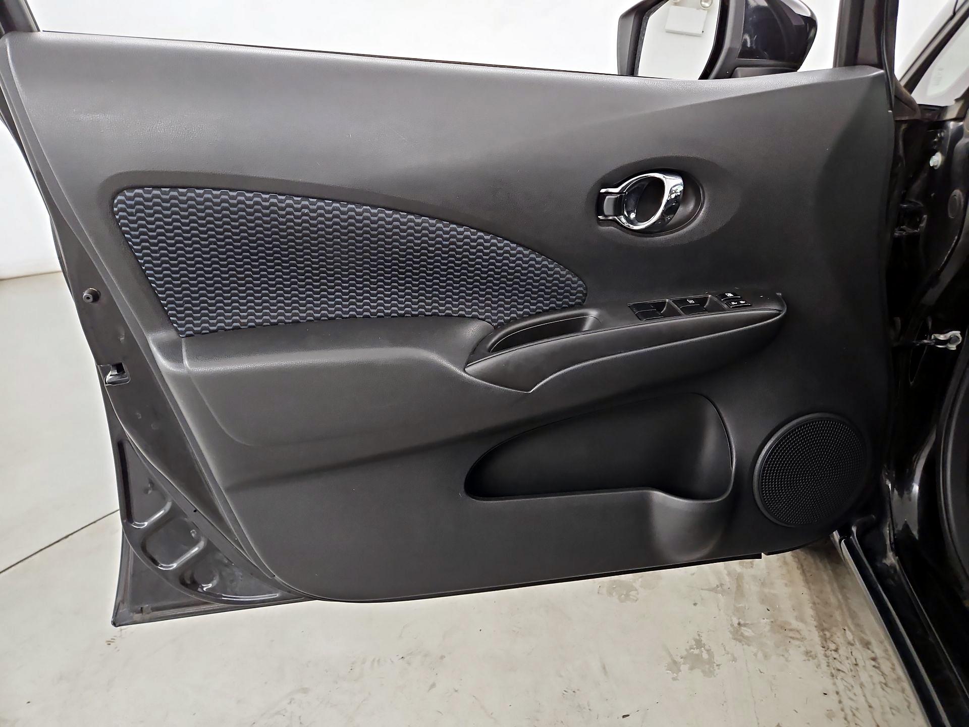 Thumbnail: 2016 Nissan Versa Note - 12