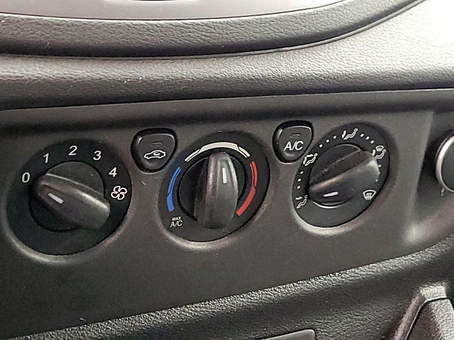 Thumbnail: 2017 Ford Transit Series - 16