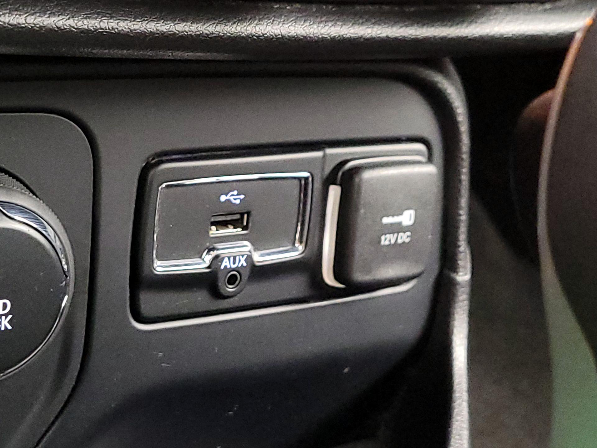 Thumbnail: 2017 Jeep Renegade - 16