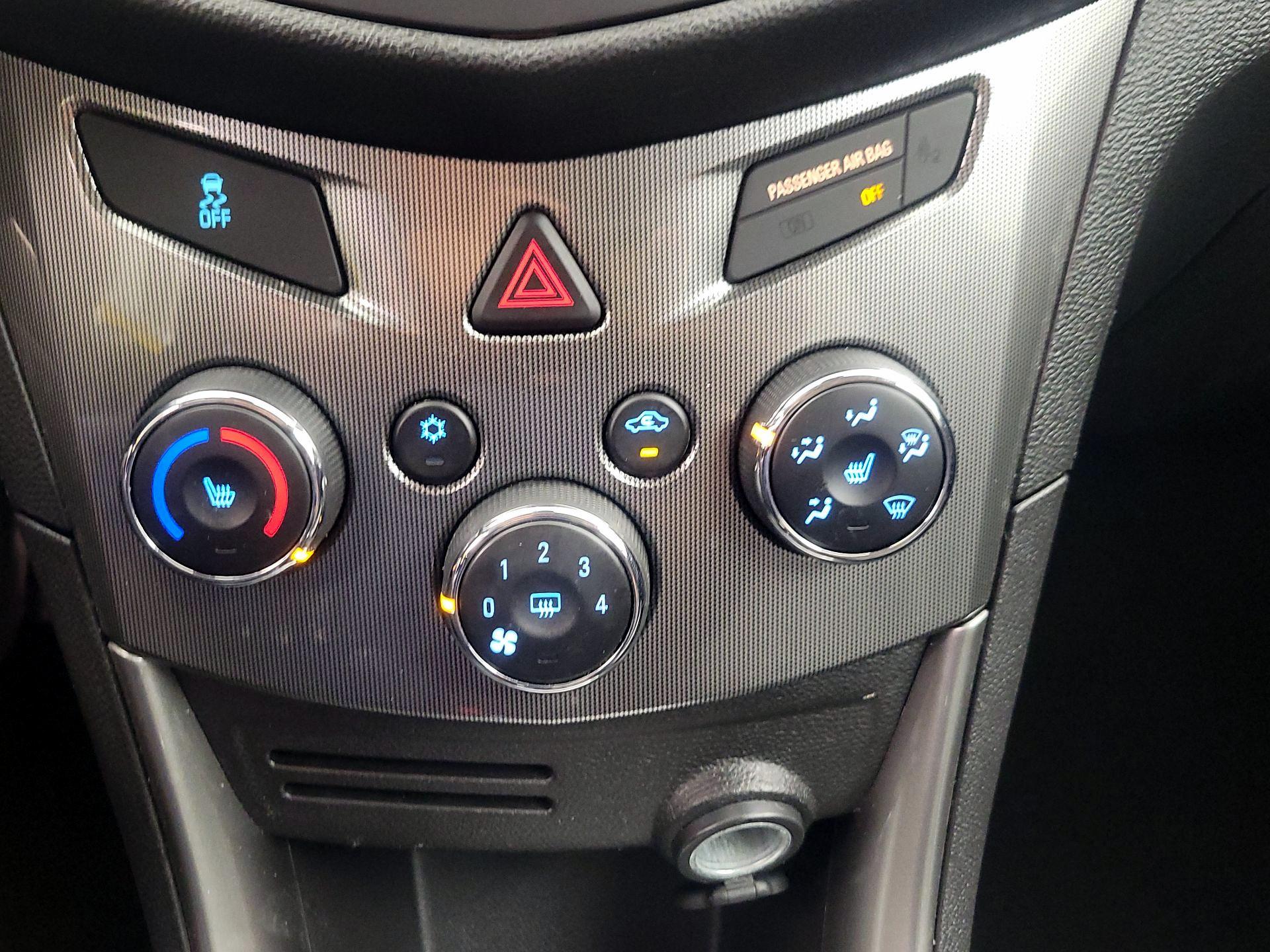 Thumbnail: 2015 Chevrolet Trax - 16