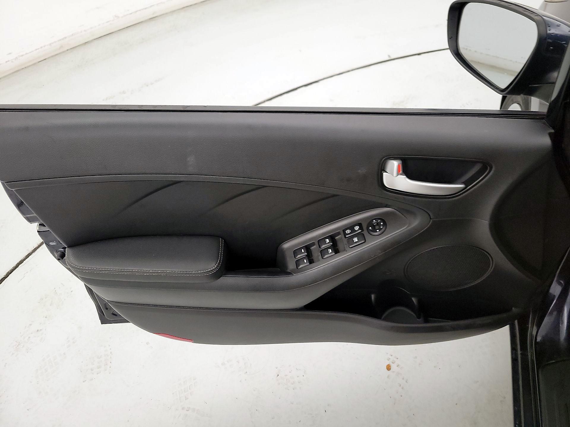Thumbnail: 2017 Kia Forte - 12