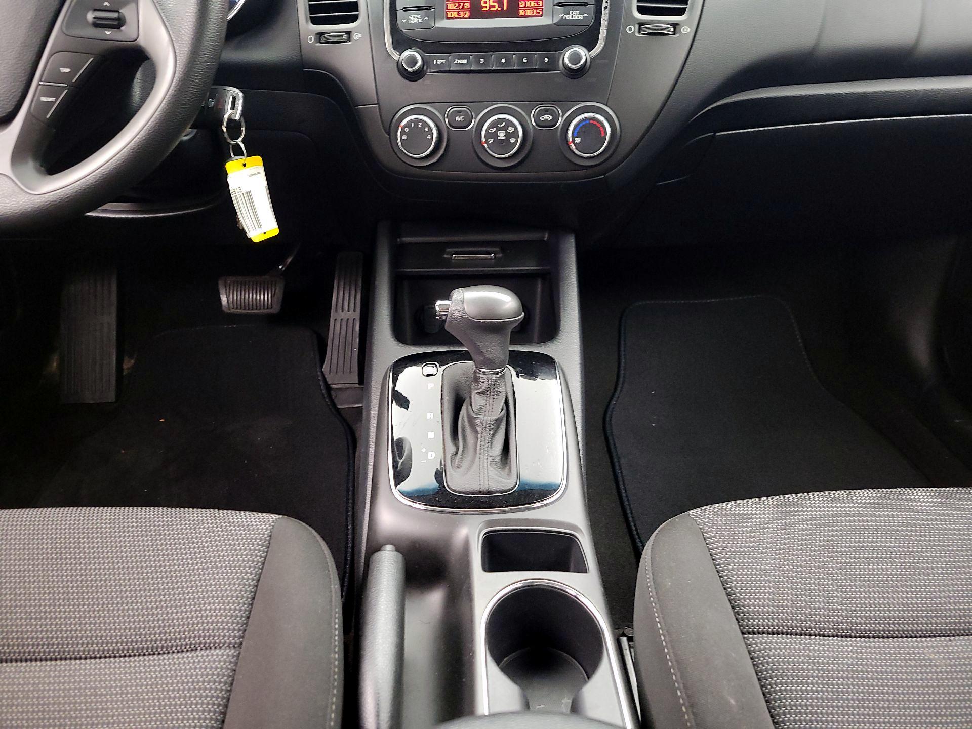 Thumbnail: 2017 Kia Forte - 16