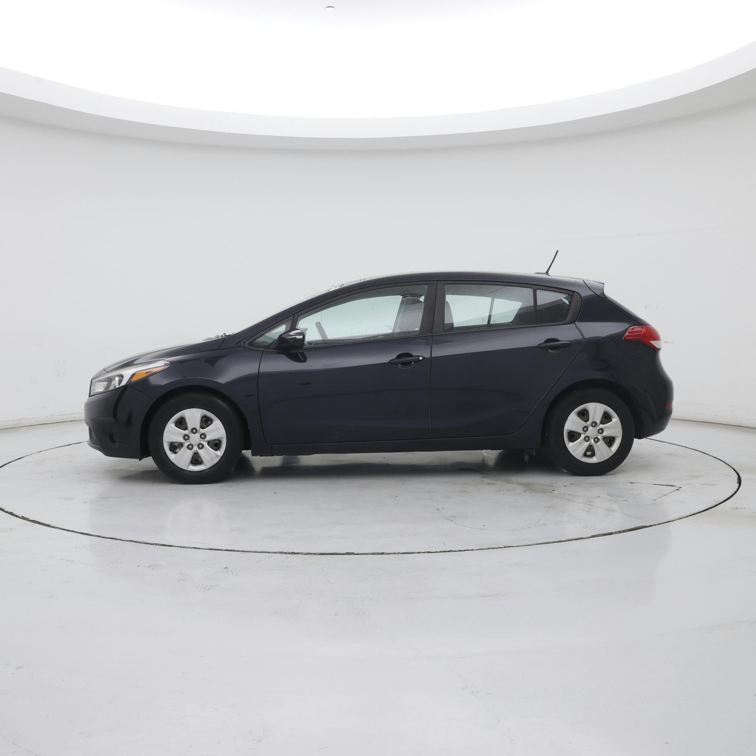 Thumbnail: 2017 Kia Forte - 3