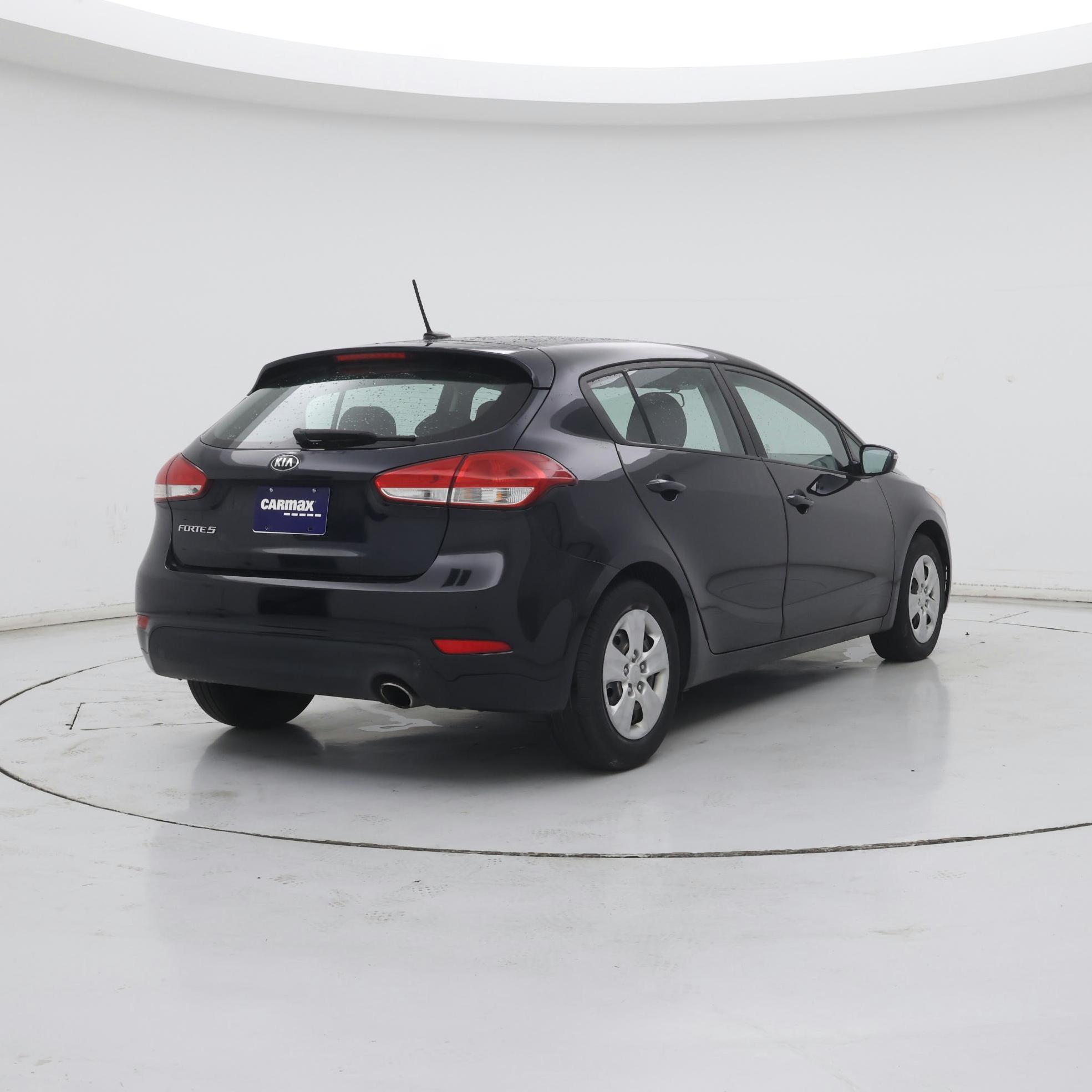 Thumbnail: 2017 Kia Forte - 8