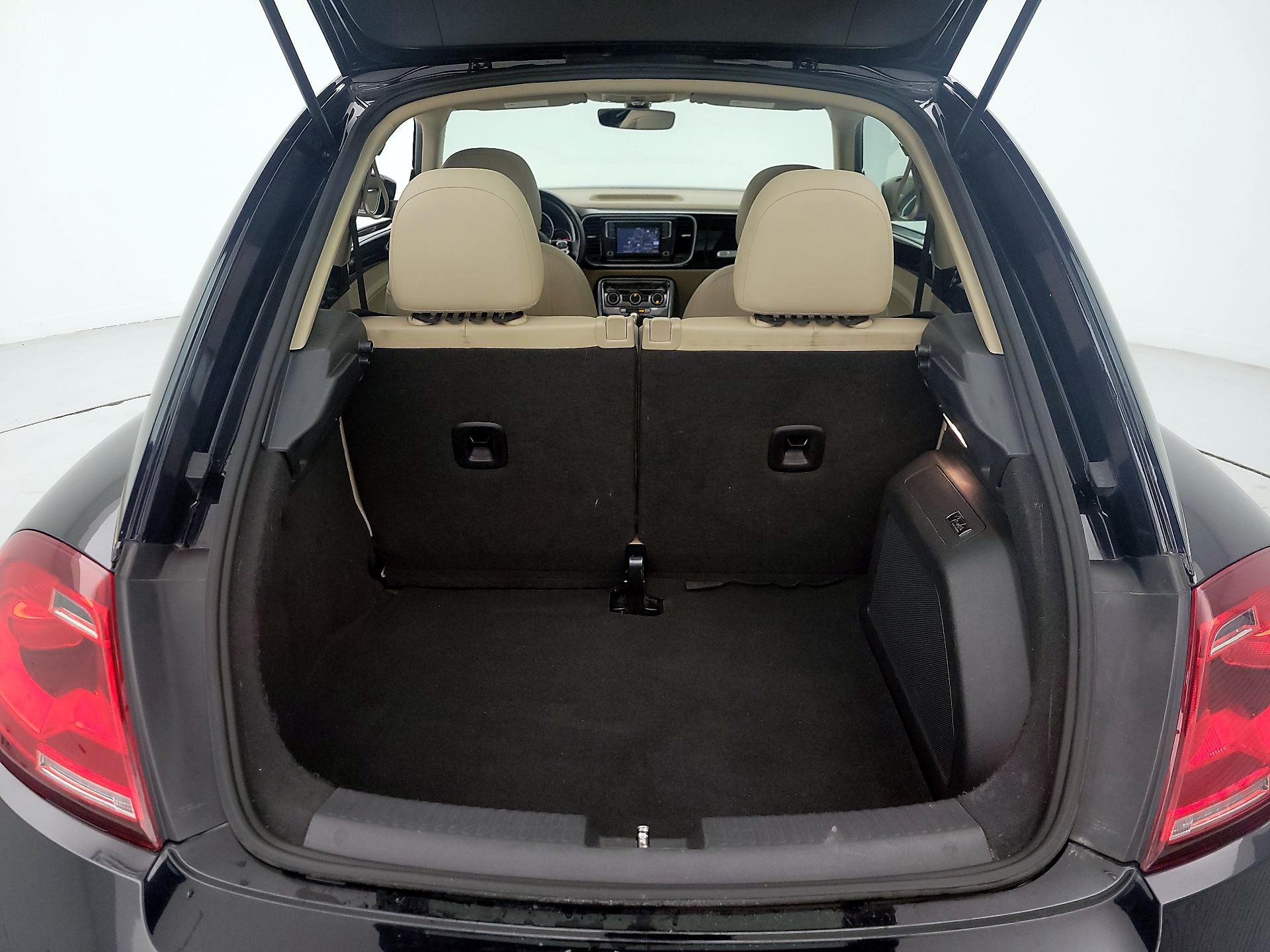 Thumbnail: 2017 Volkswagen Beetle - 20