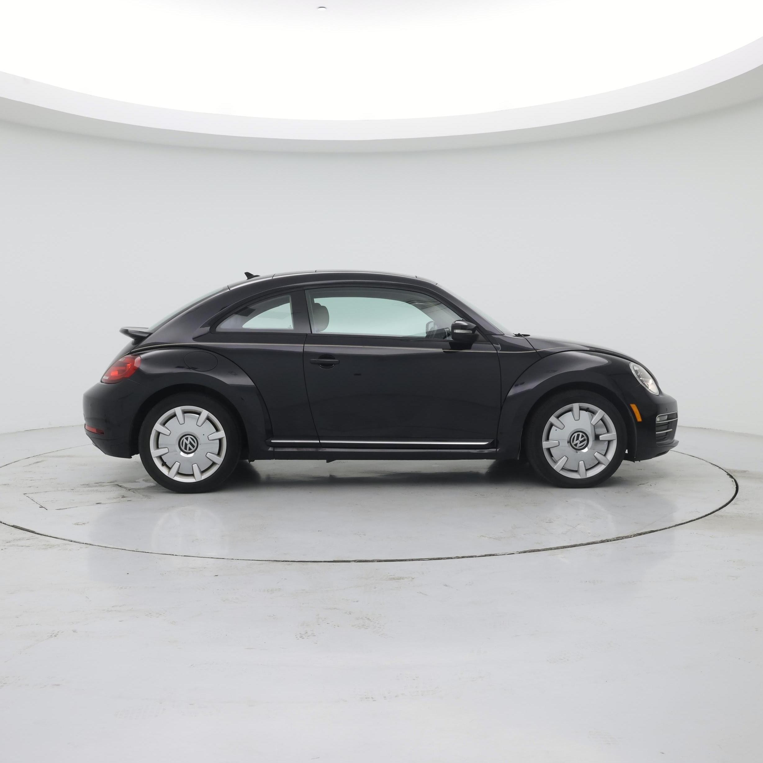 Thumbnail: 2017 Volkswagen Beetle - 7
