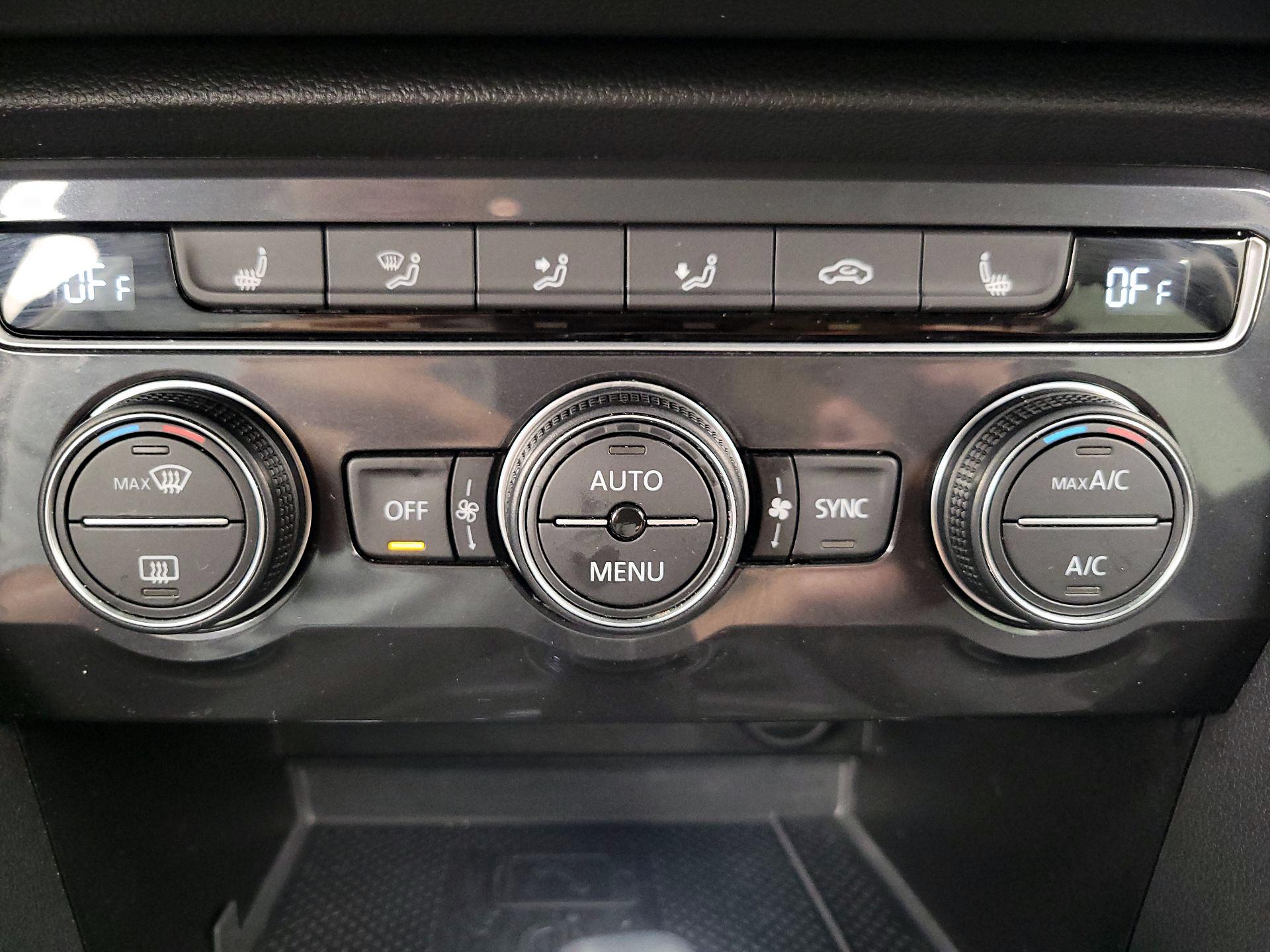 Thumbnail: 2020 Volkswagen Tiguan - 16