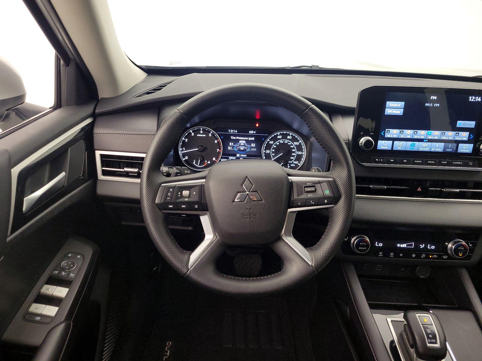 Thumbnail: 2024 Mitsubishi Outlander - 10