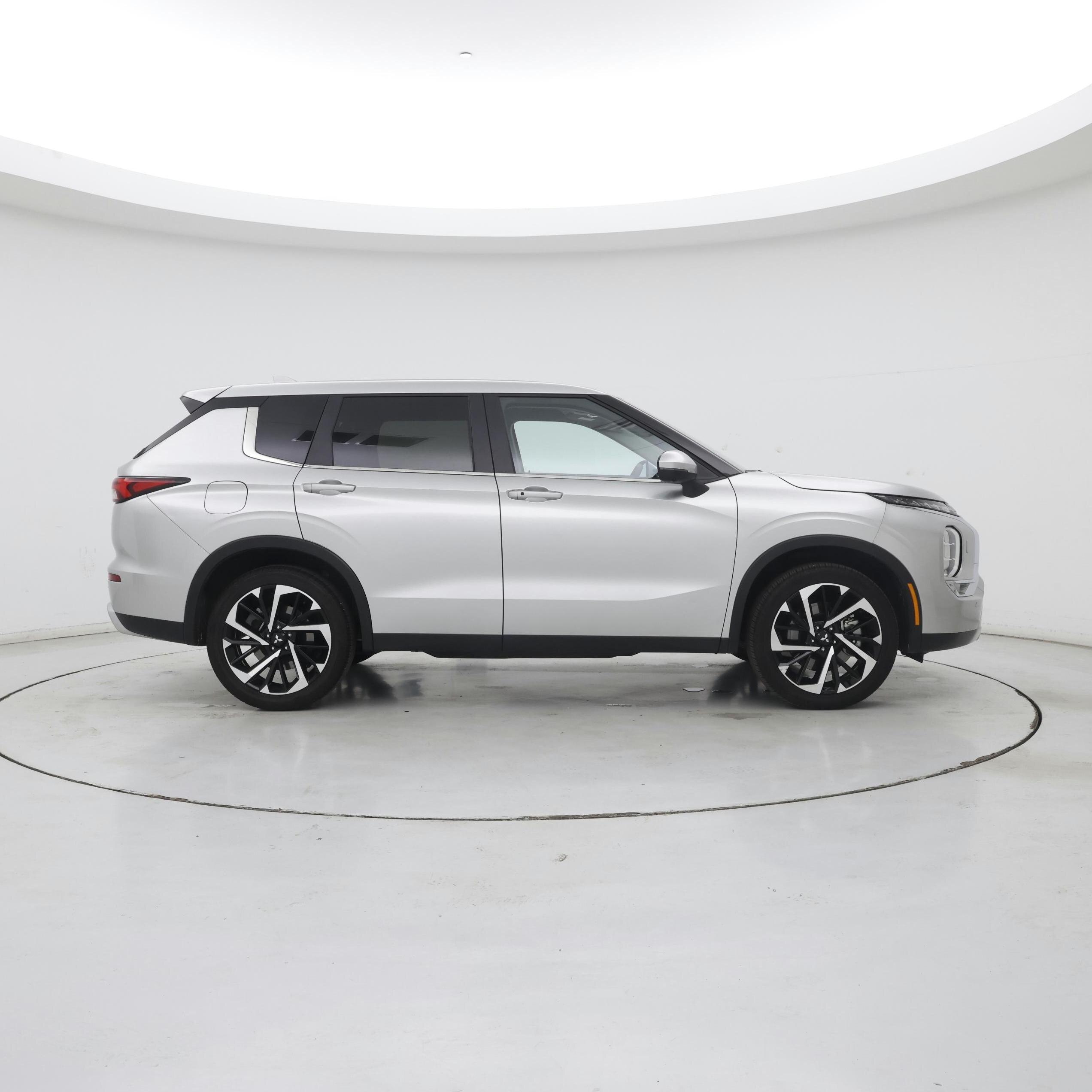 Thumbnail: 2024 Mitsubishi Outlander - 7