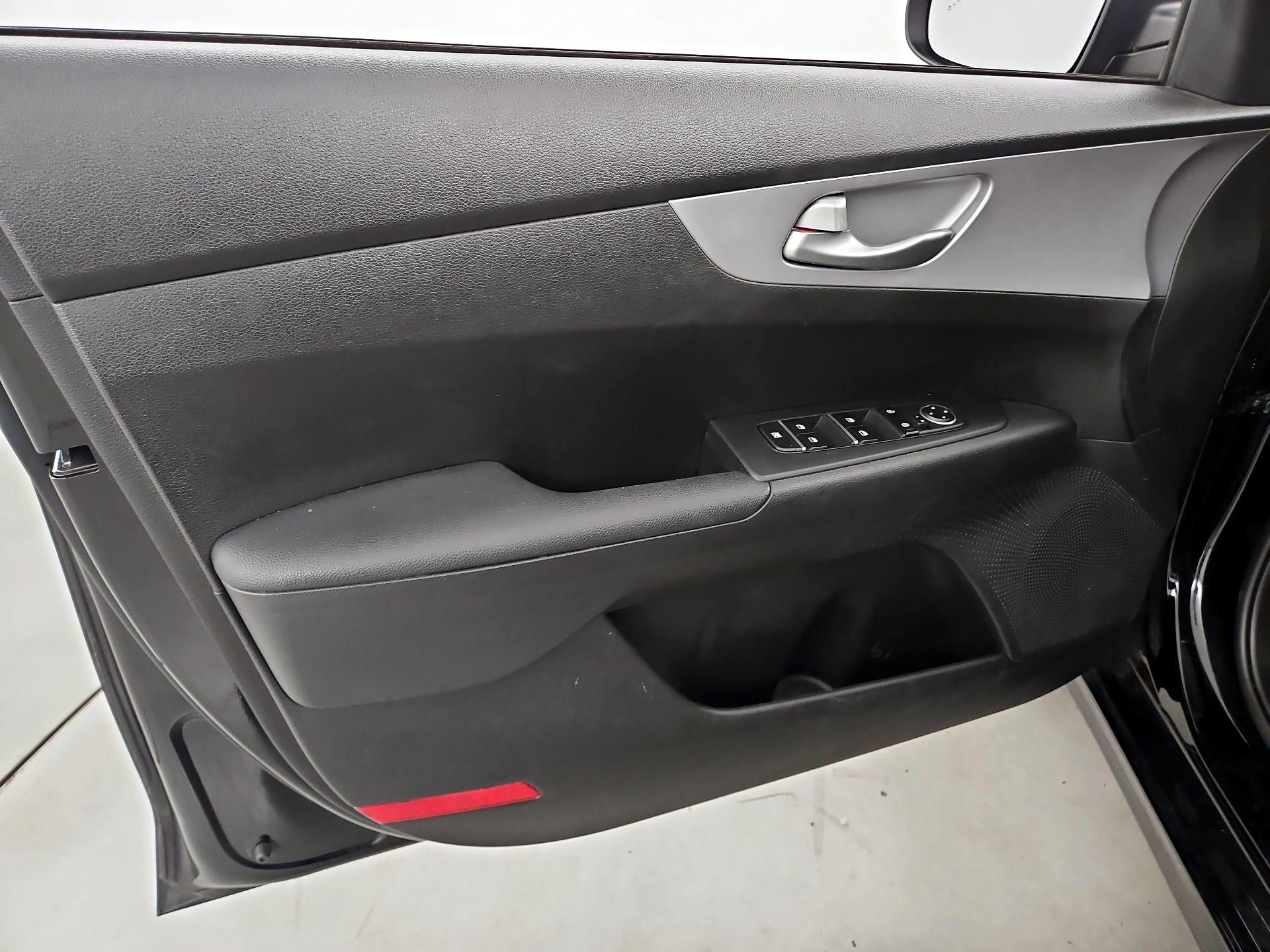 Thumbnail: 2023 Kia Forte - 12