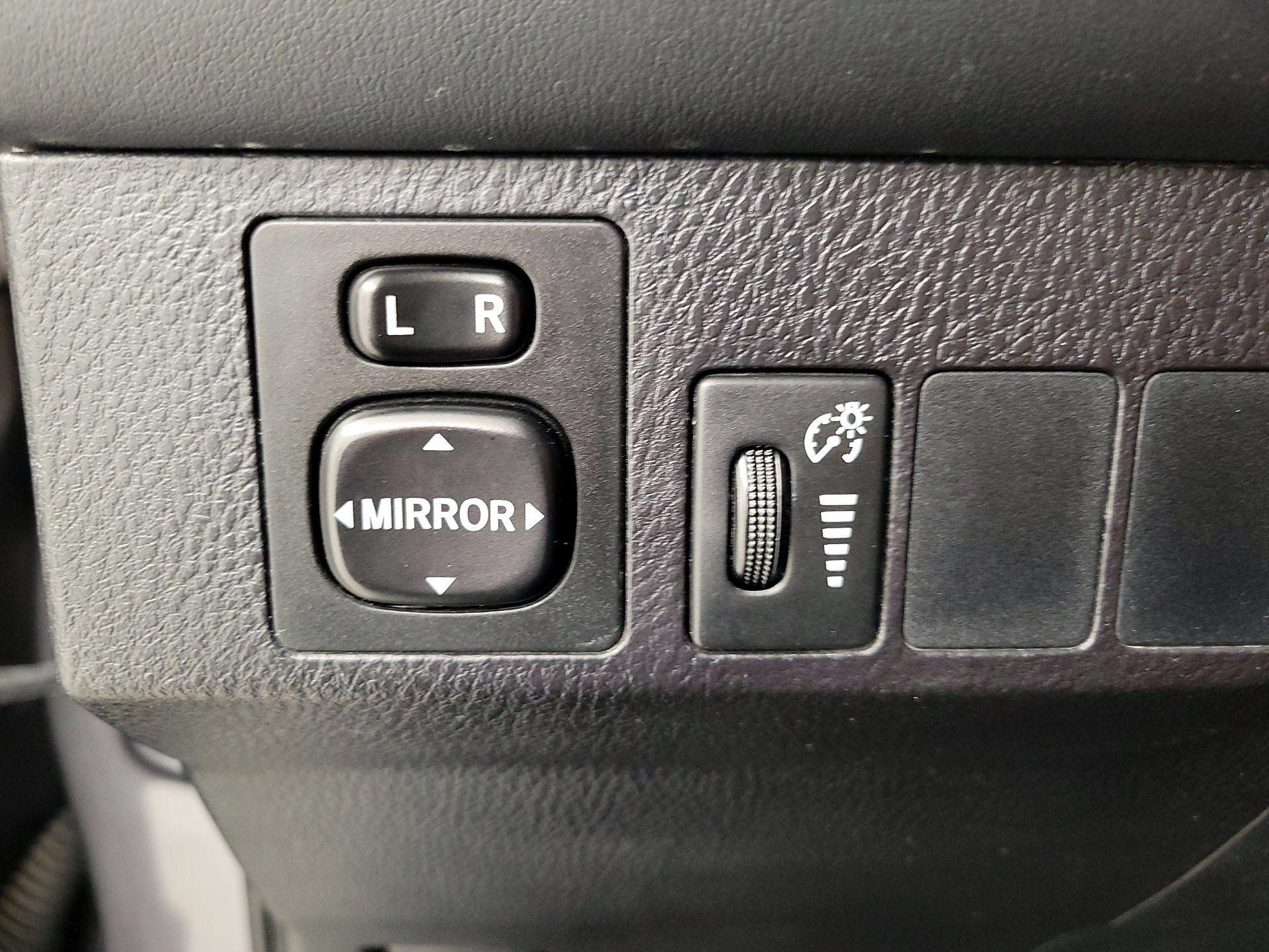 Thumbnail: 2016 Toyota RAV4 - 13