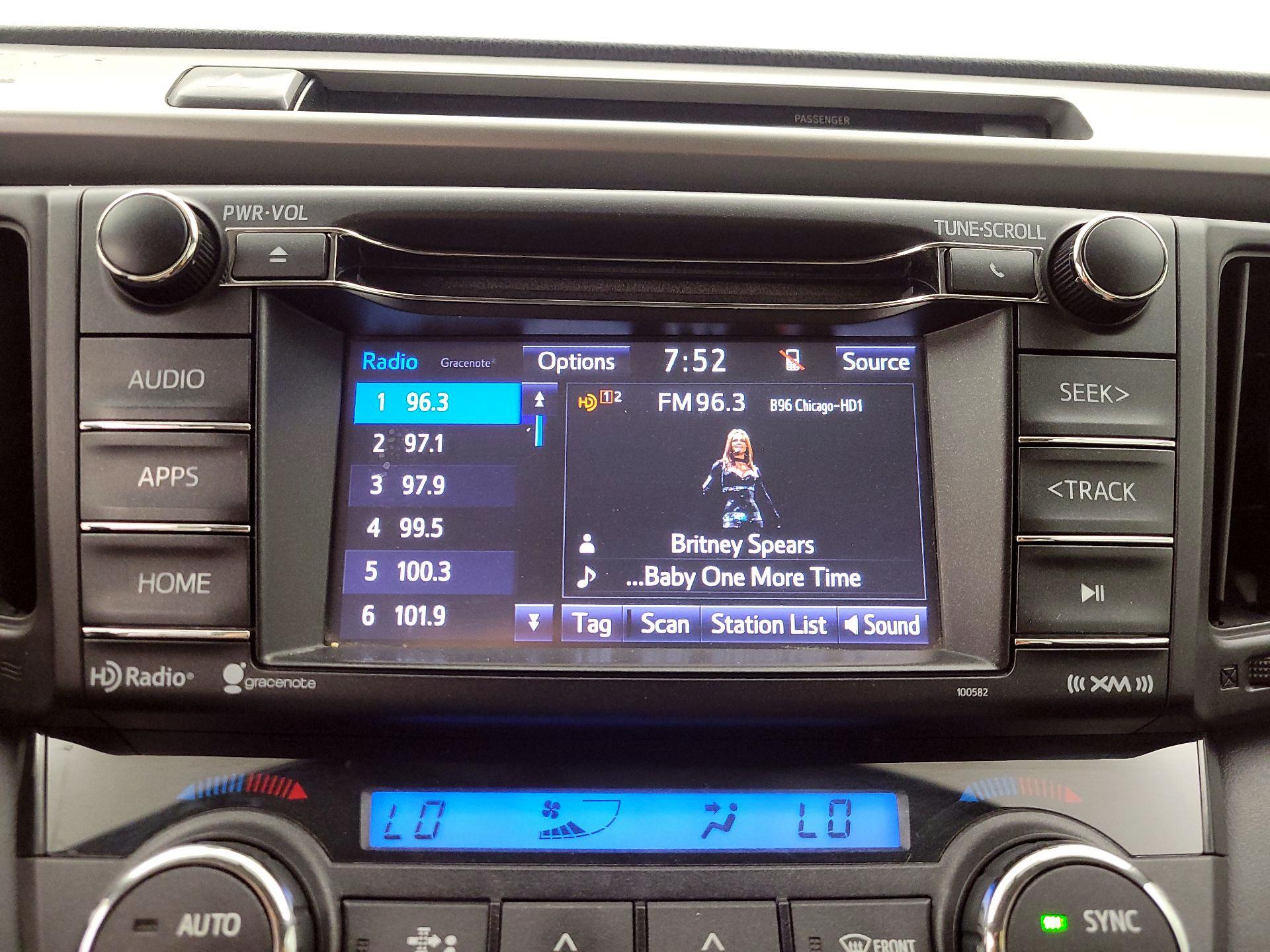 Thumbnail: 2016 Toyota RAV4 - 15