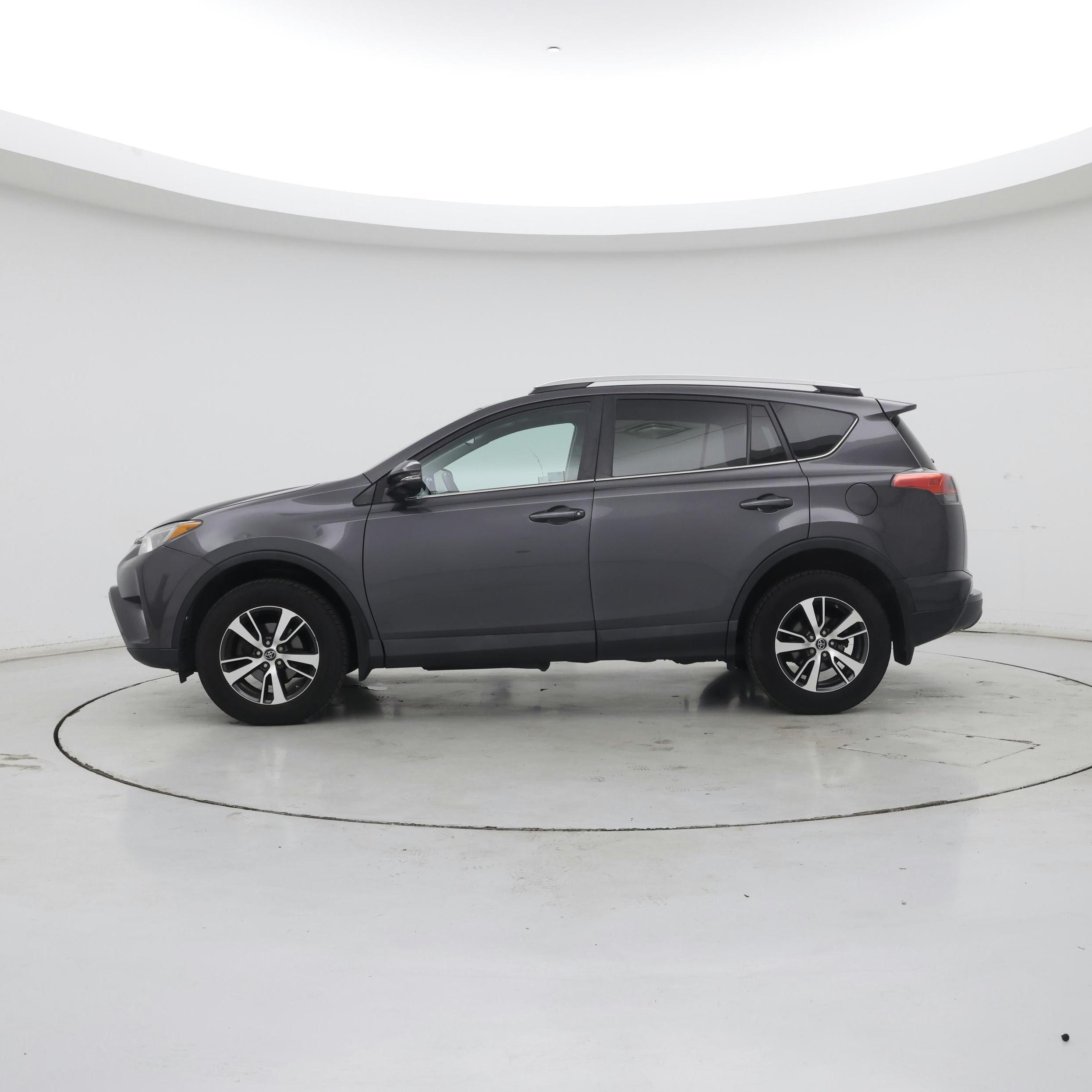 Thumbnail: 2016 Toyota RAV4 - 3